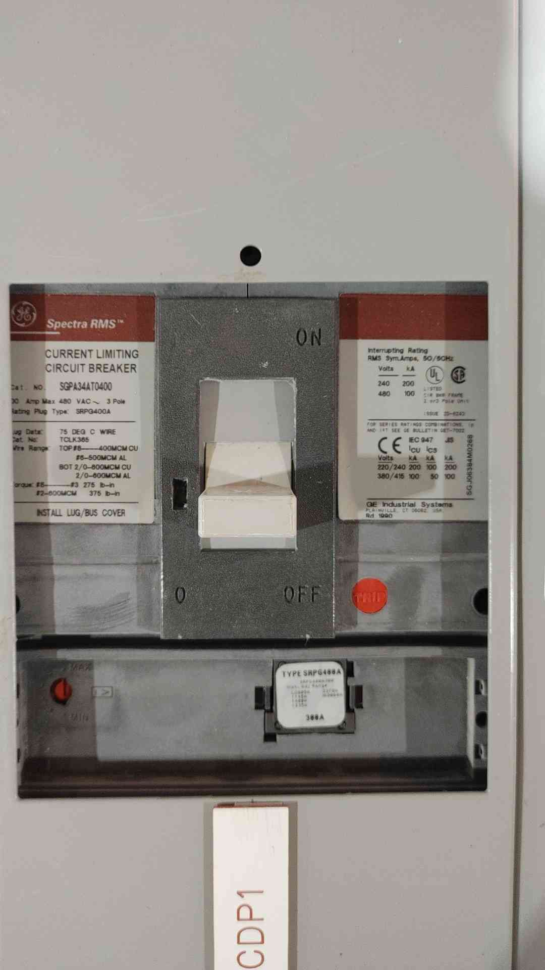 GE Spectra Series 800A 480V w/ Main 4 Dist Breakers & Meter (SKU: 111256)