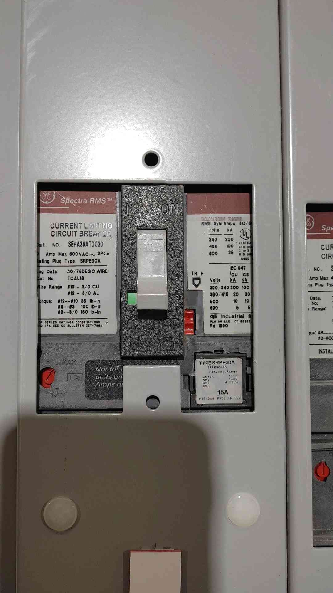 GE Spectra Series 800A 480V w/ Main 4 Dist Breakers & Meter (SKU: 111256)