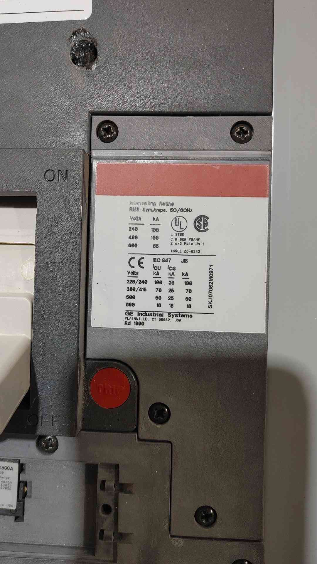 GE Spectra Series 800A 480V w/ Main 4 Dist Breakers & Meter (SKU: 111256)