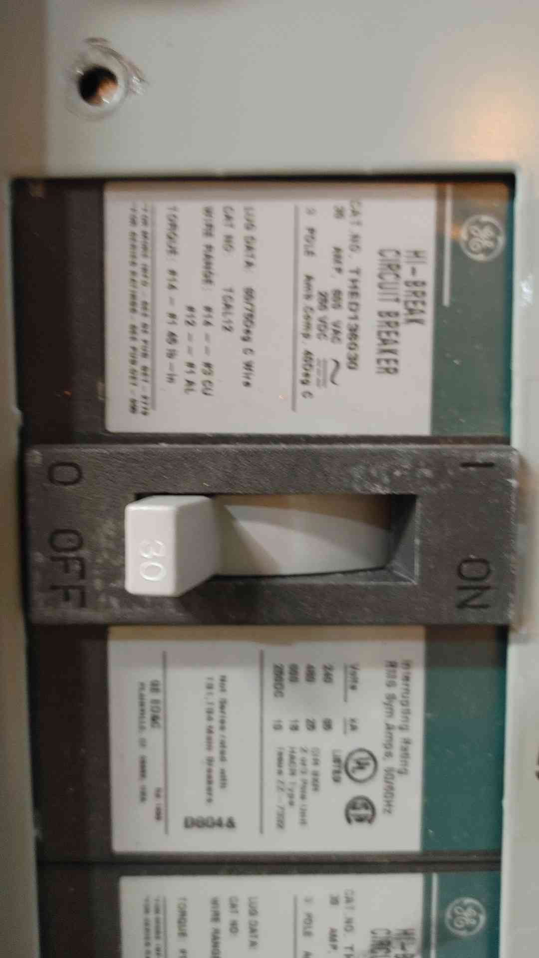 GE A-Series II PANELBOARD 400A 480V 3PH 3W Main & 7 Distribution