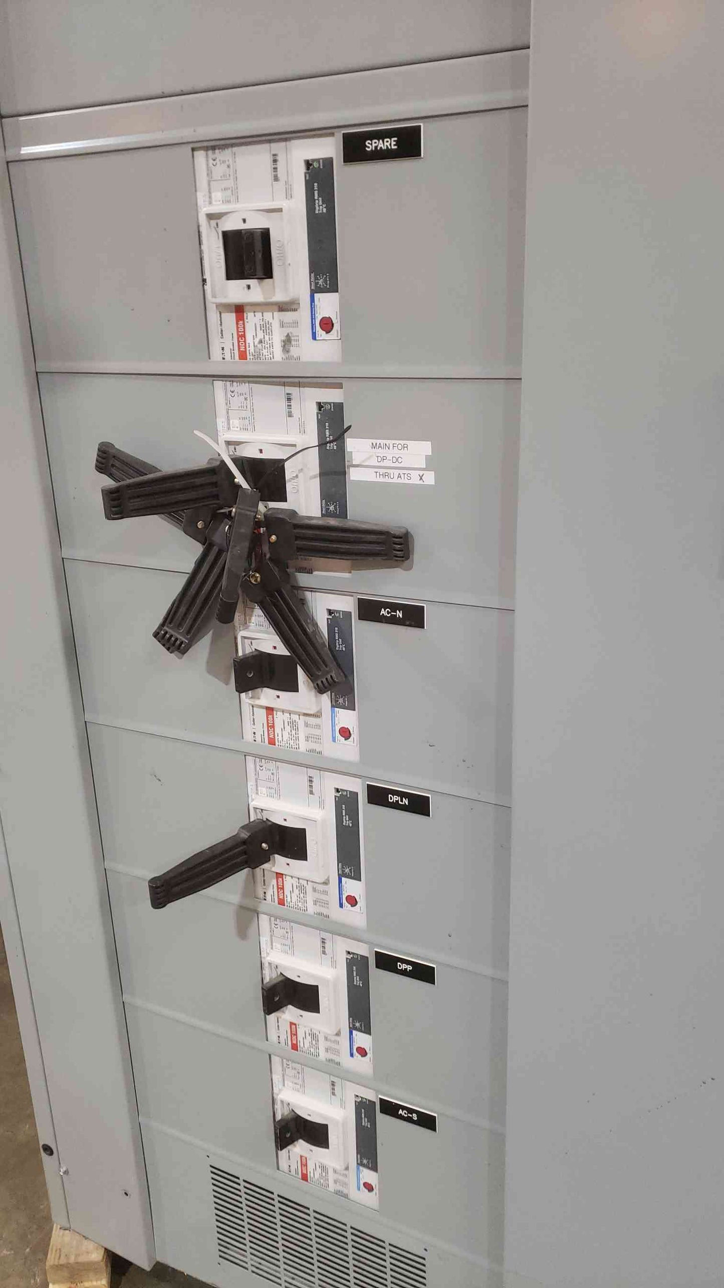 2000A Cutler-Hammer POW-R-LINE C 480Y/277V SWITCHBOARD w/ 8x NDC100K Breakers 2 Sections (SKU: 111270)