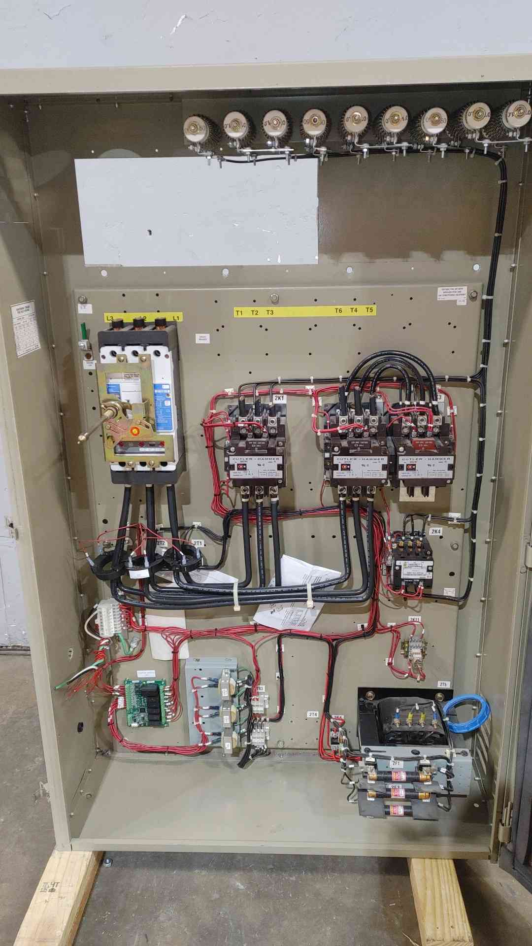 Trane 460V 3PH 250A Motor Control CVSF0199 400A KD35K Breaker & 3 120A CH Contactors (SKU: 111307)