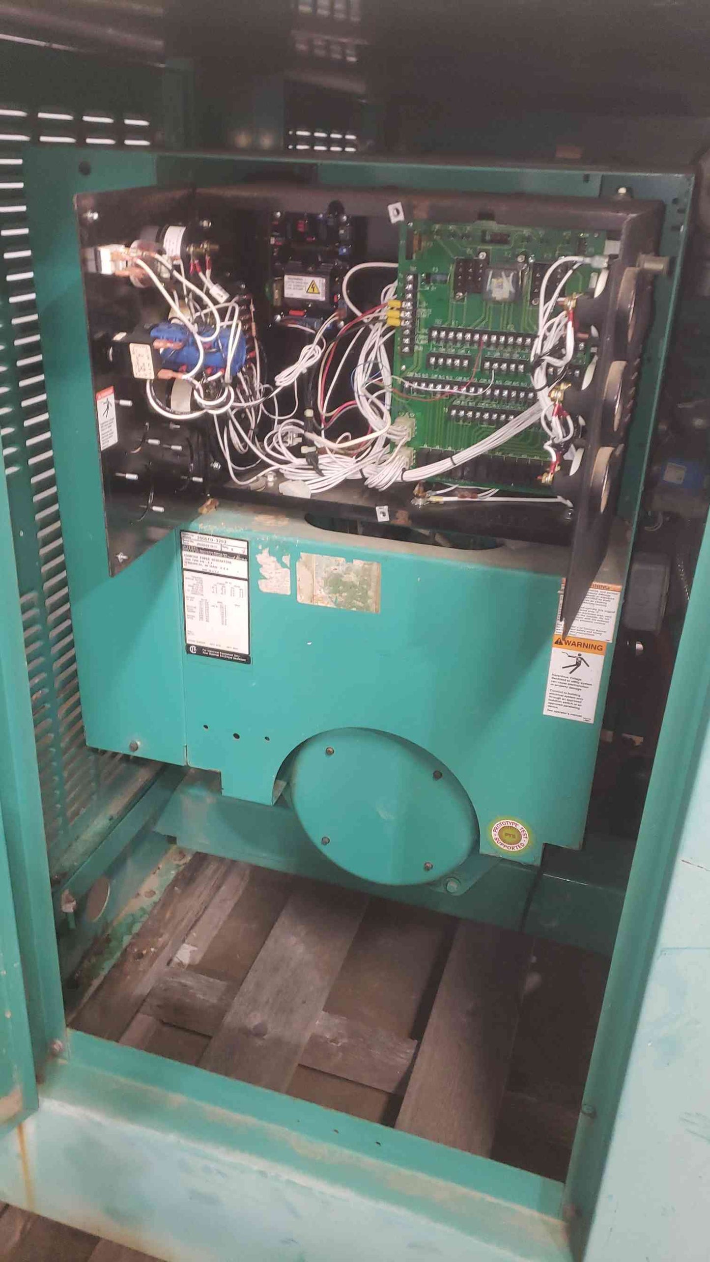 AS IS 35KW Cummins 35GGFD-3293 120/240 145.8/105.2A Multi-Phase NG/LP 879.5 Hrs. (SKU: 111326)