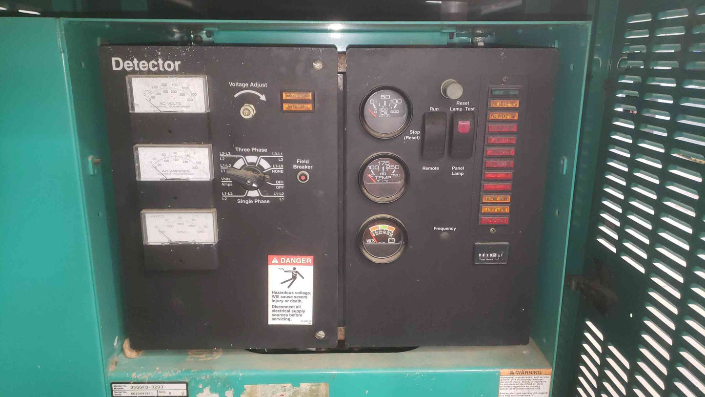 AS IS 35KW Cummins 35GGFD-3293 120/240 145.8/105.2A Multi-Phase NG/LP 879.5 Hrs. (SKU: 111326)