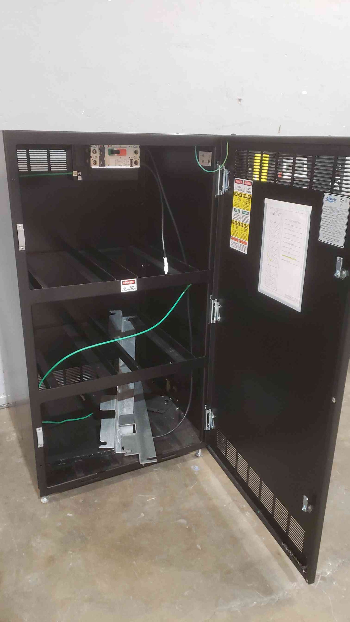 UP1133A 50KVA UPS W/ Battery Cabinet Diamond Series Mitsubishi (SKU: 110890)