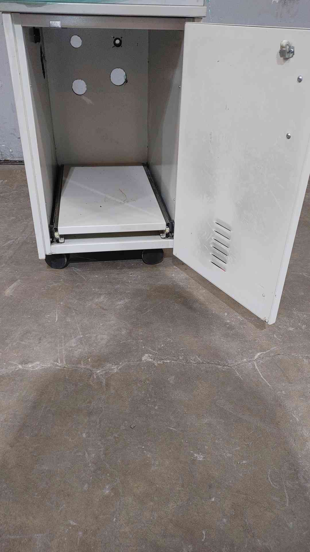 23" Jamestown Small Rolling Single Door Casework (SKU: 111387)