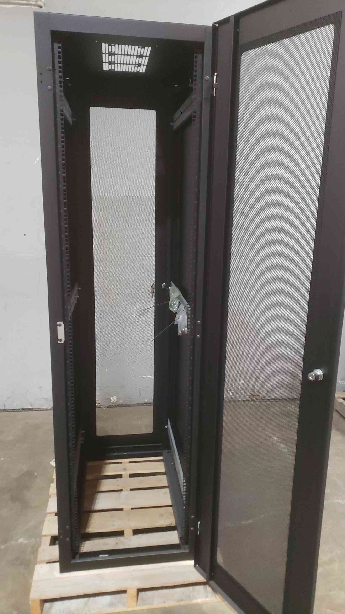NEW CPI 45U Fully Enclosed Server Rack TS1005128 (SKU: 111413)