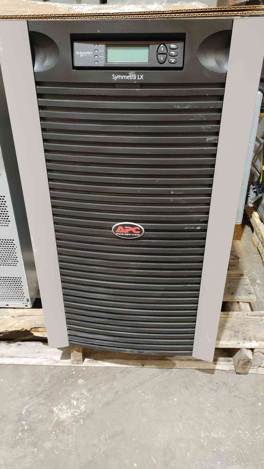 APC Symmetra LX 16kVA(UPS),SYAF16KRMT(SKU: 111782)