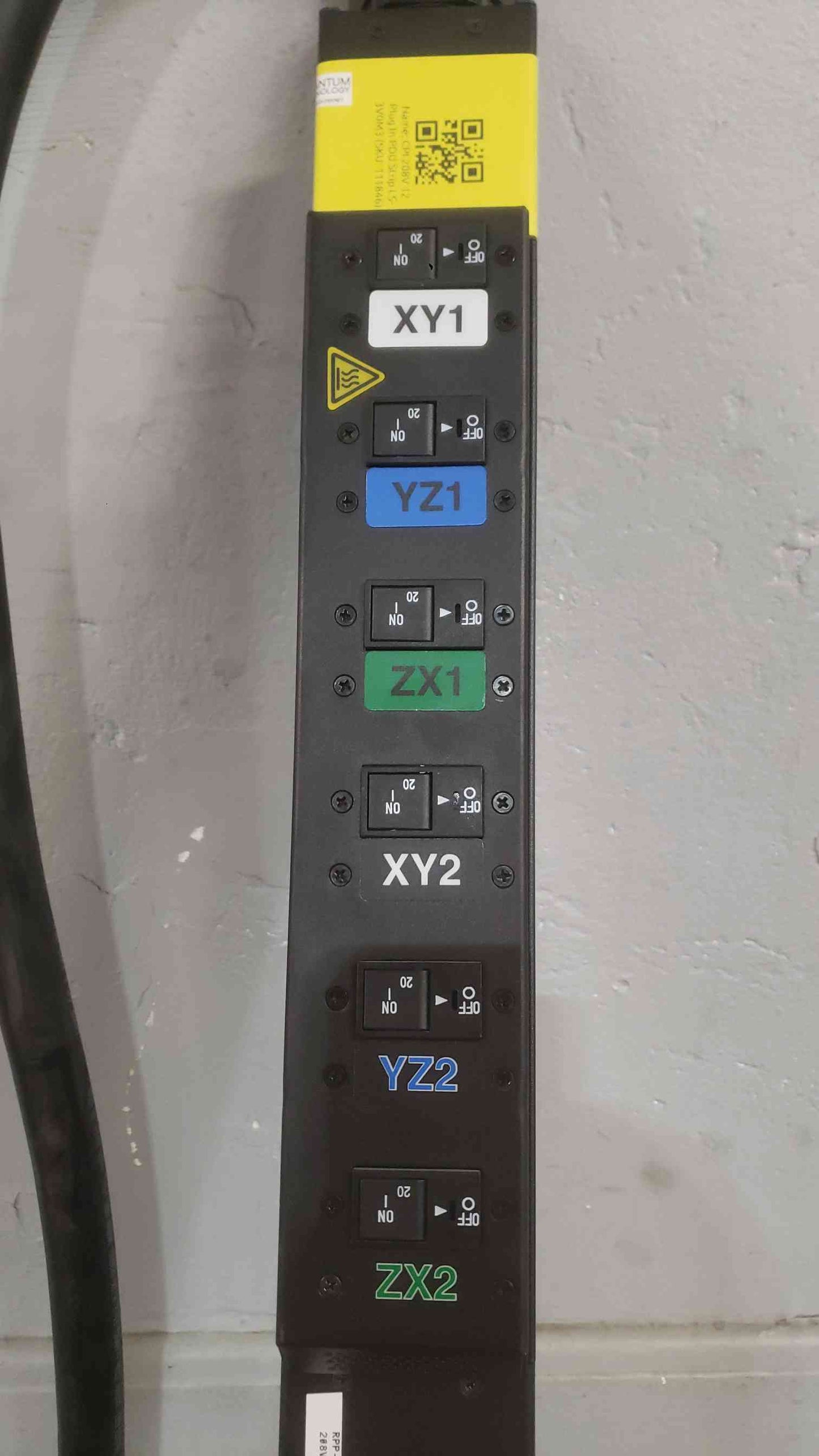 CPI 208V 12 Plug In PDU Strip L5-3V0M3 (SKU: 111846)