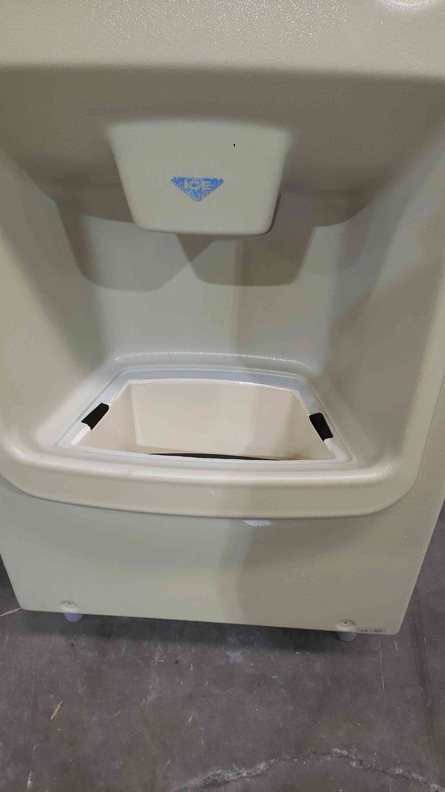 Hoshizaki 115VAC 60Hz 1PH Ice Dispensing Bin DB-130C (SKU: 112136)