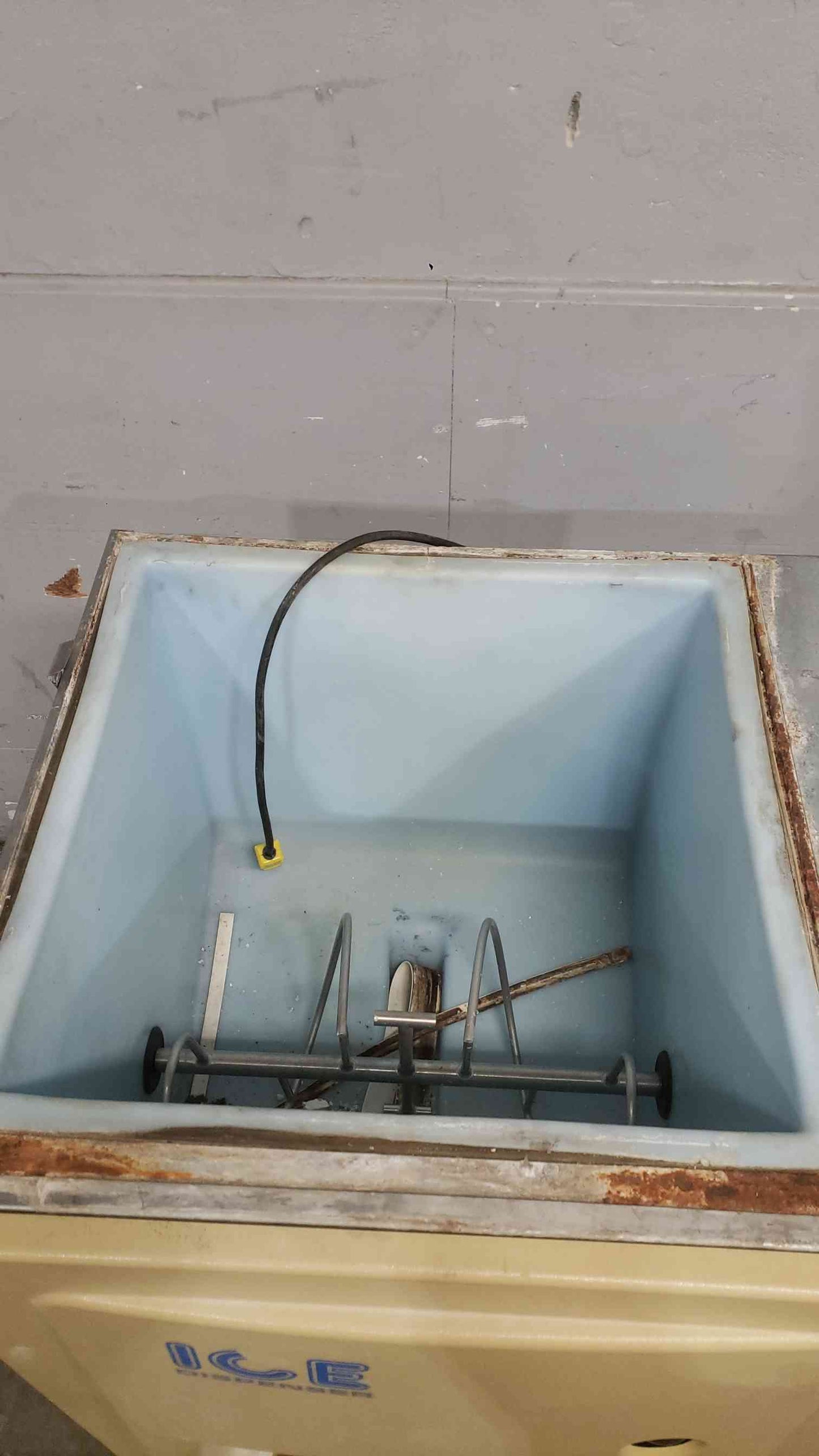 AS IS Hoshizaki 115VAC 60Hz 1PH Ice Dispensing Bin DB-200C (SKU: 112137)