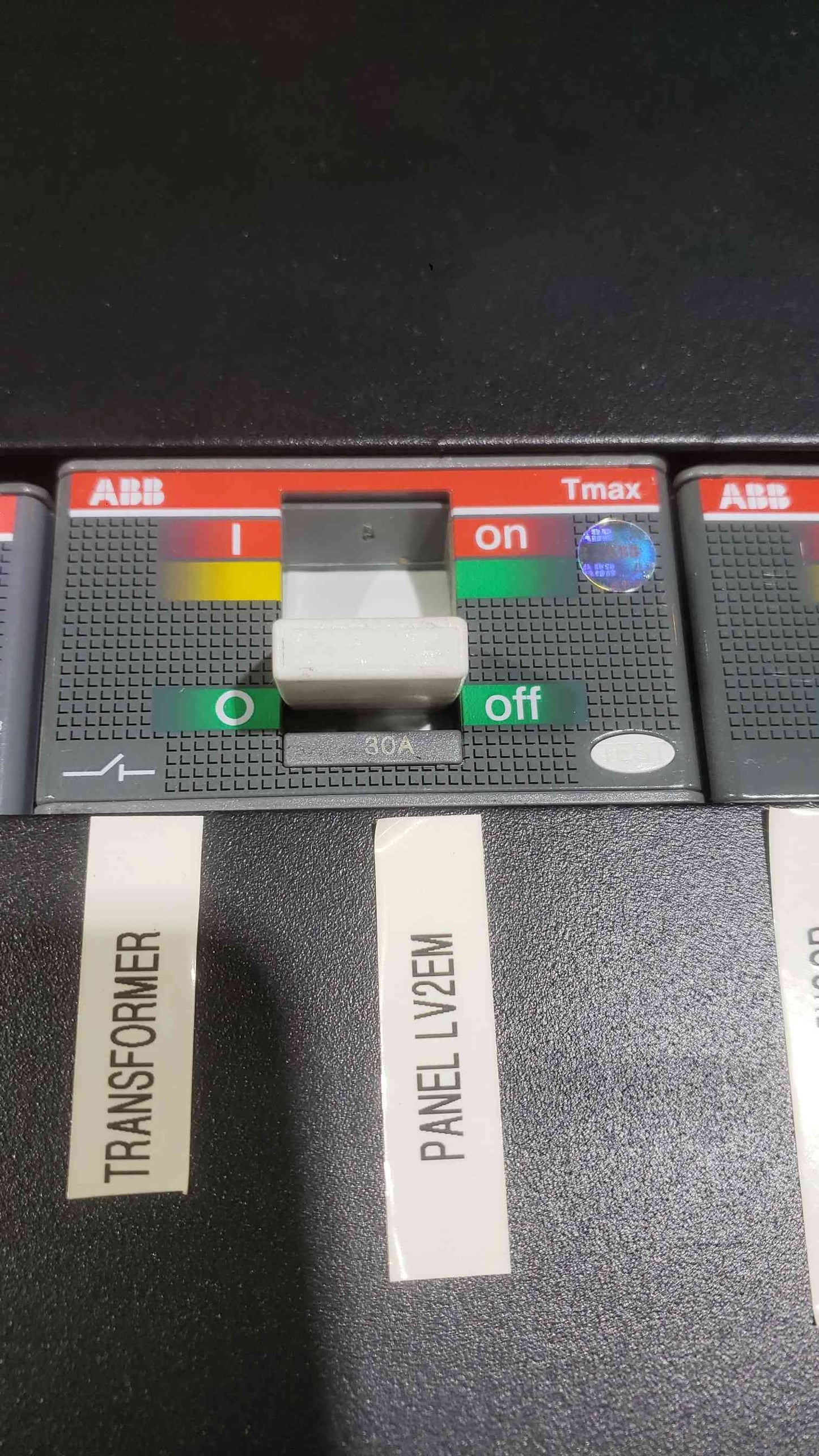 APC 400A 480V 3PH Automatic Transfer Switch ATS PGP400G Synchronized Contacts (SKU: 112155)