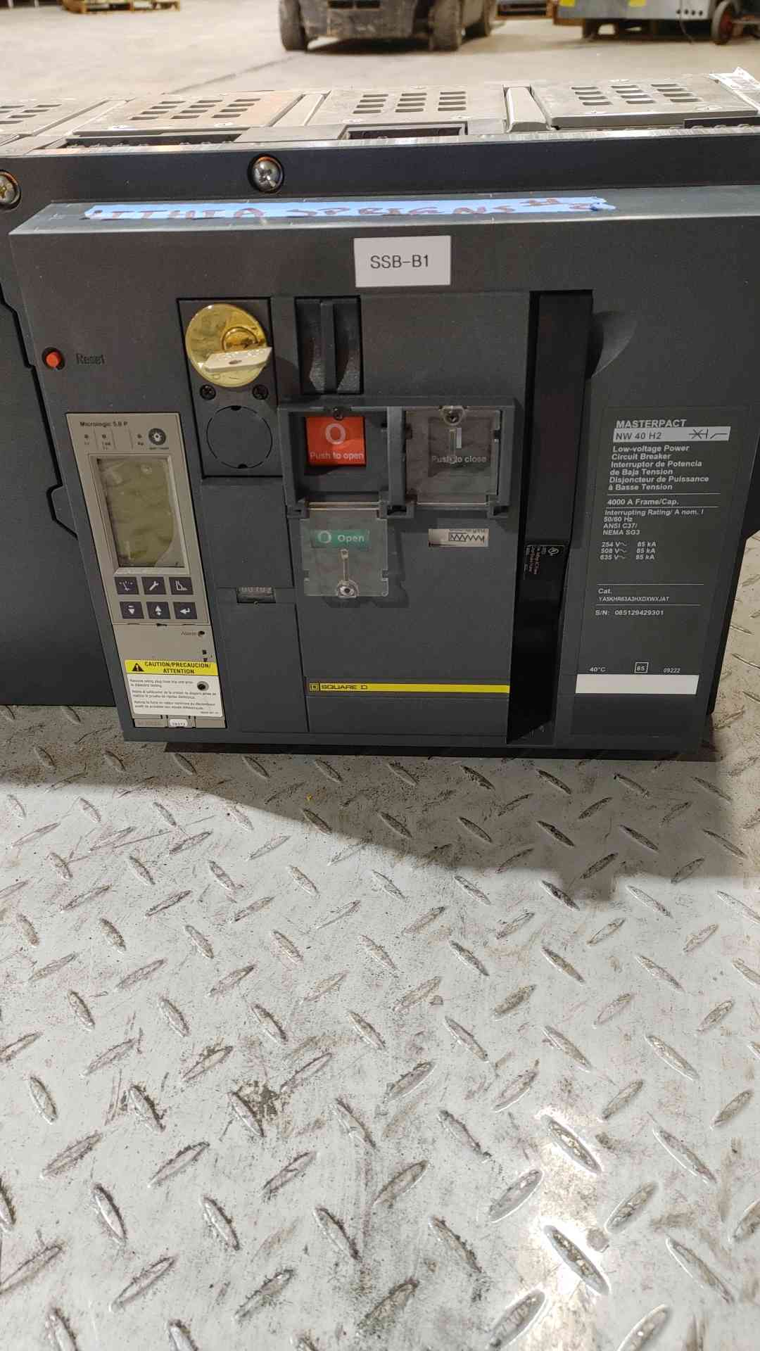 SQUARE D MasterPact 4000A 635V Low-voltage Circuit Breaker NW40H2 (SKU: 112189)