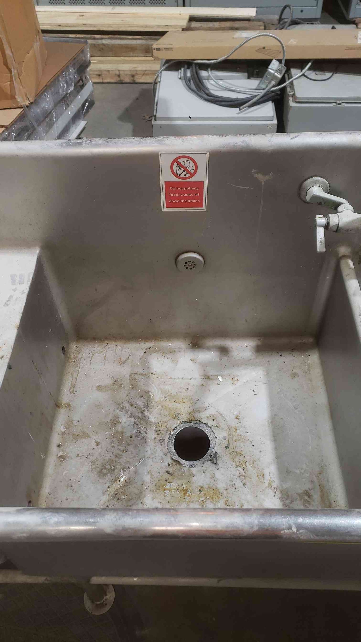 Stainless Steel 17'9" 4 Basin Sink w/ Faucets (SKU: 112281)