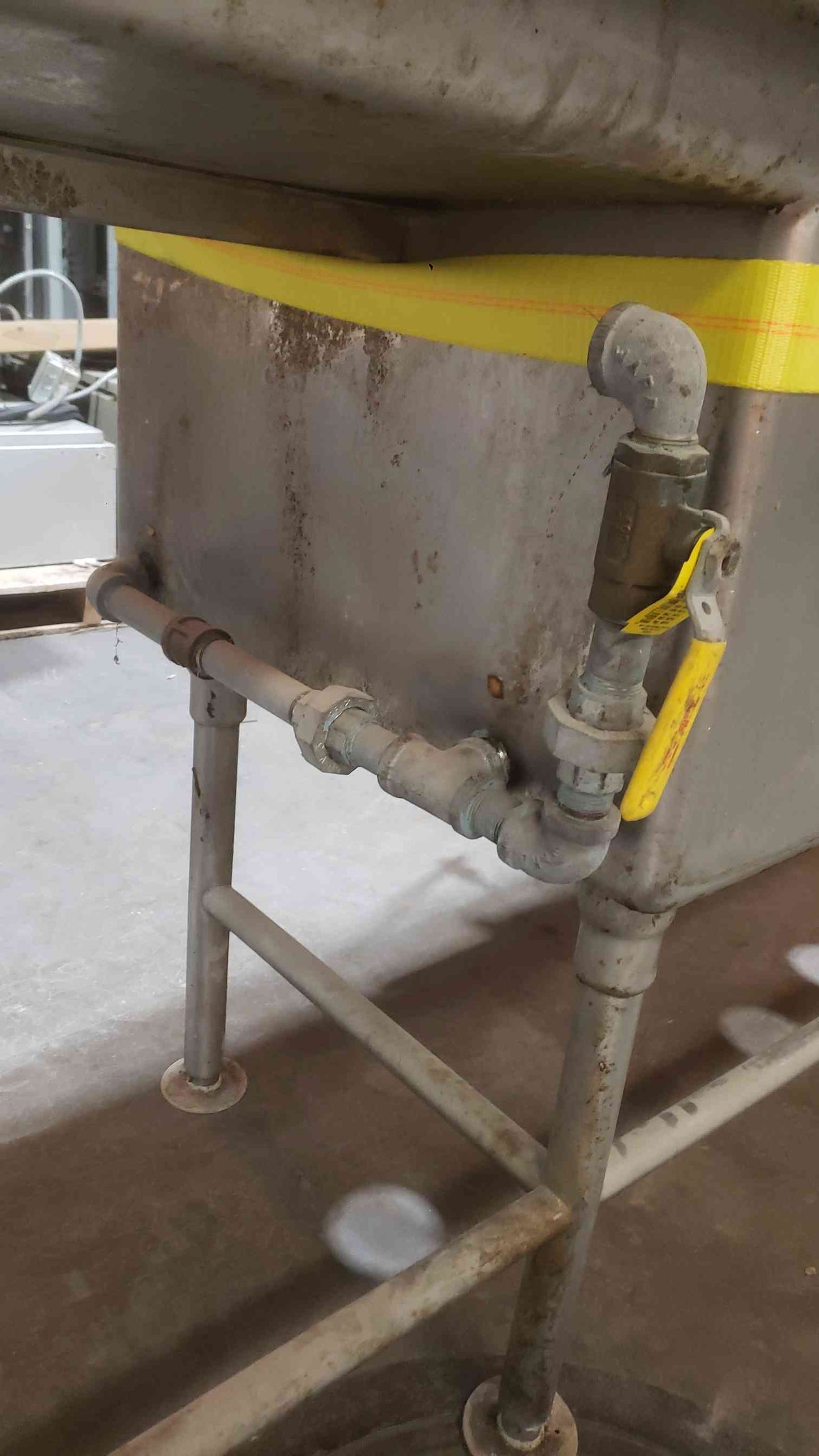 Stainless Steel 17'9" 4 Basin Sink w/ Faucets (SKU: 112281)