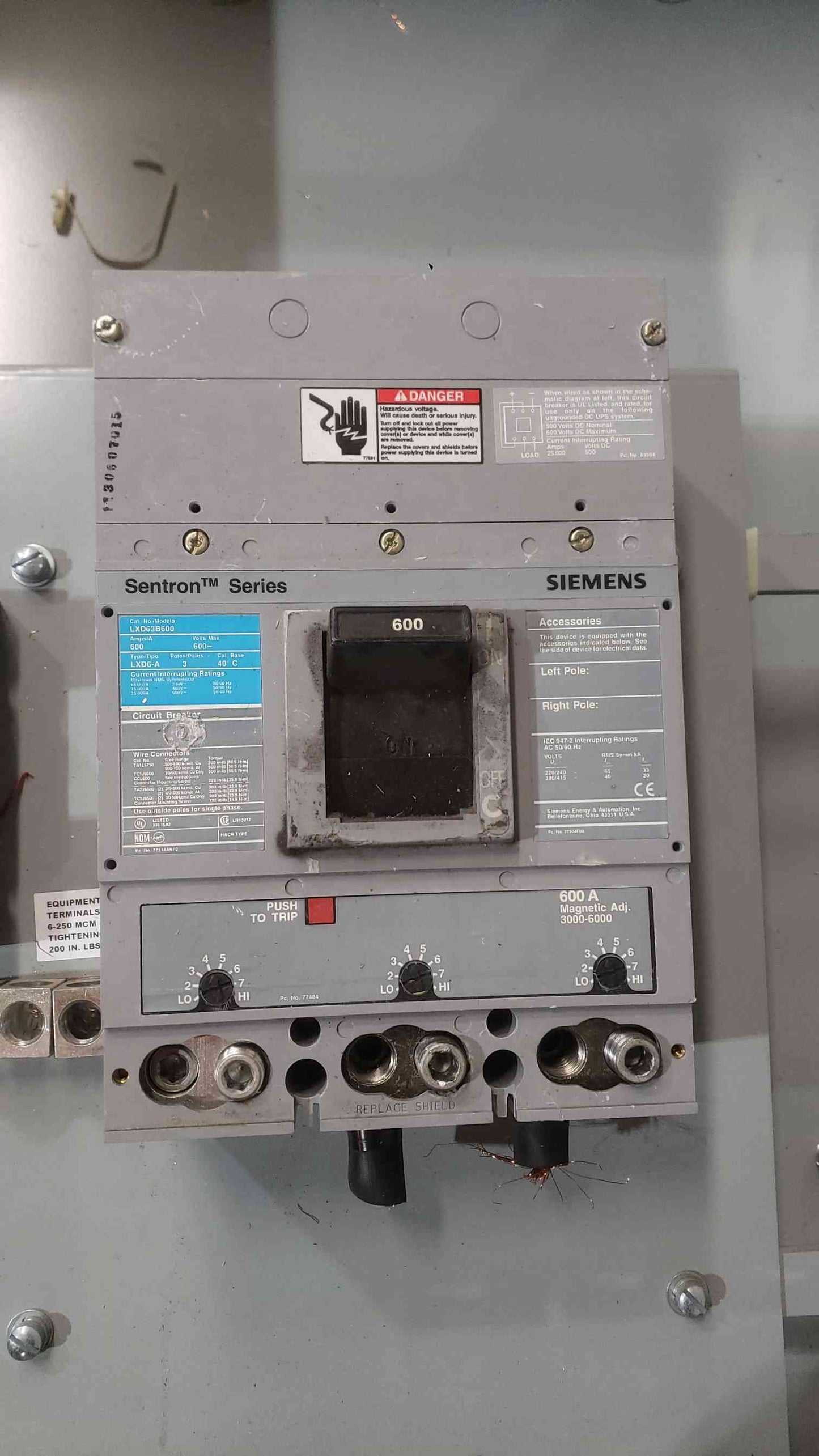 Siemens 600A 600VAC Circuit Breaker Enclosure LD6N1 Siemens Sentronâ„¢ LXD63B600(SKU: 112389)