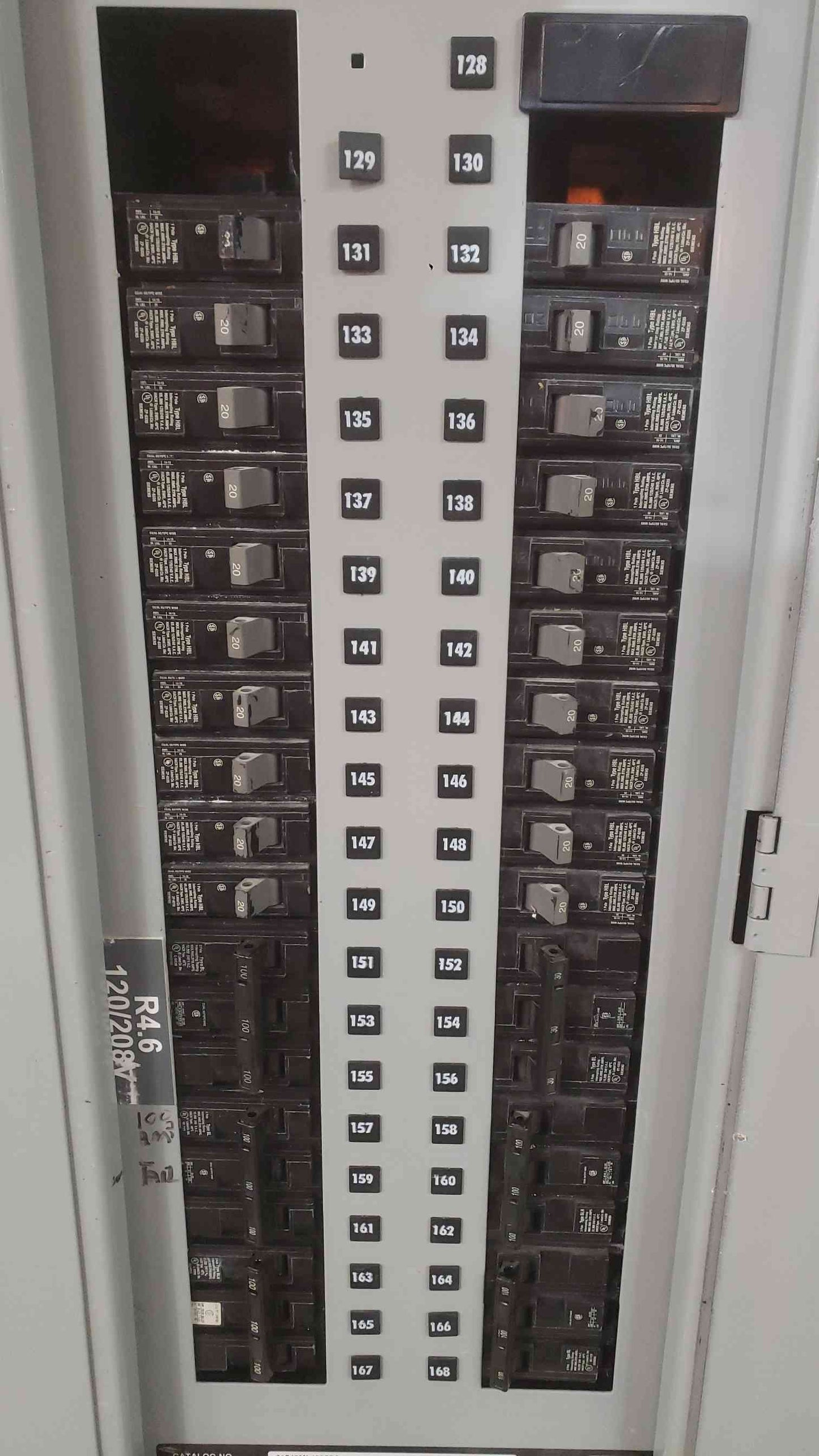 Siemens 400A 3PH 4W Panelboard Loaded w/ 3-Pole 100A & 30+ Branch Breakers(SKU: 112515)