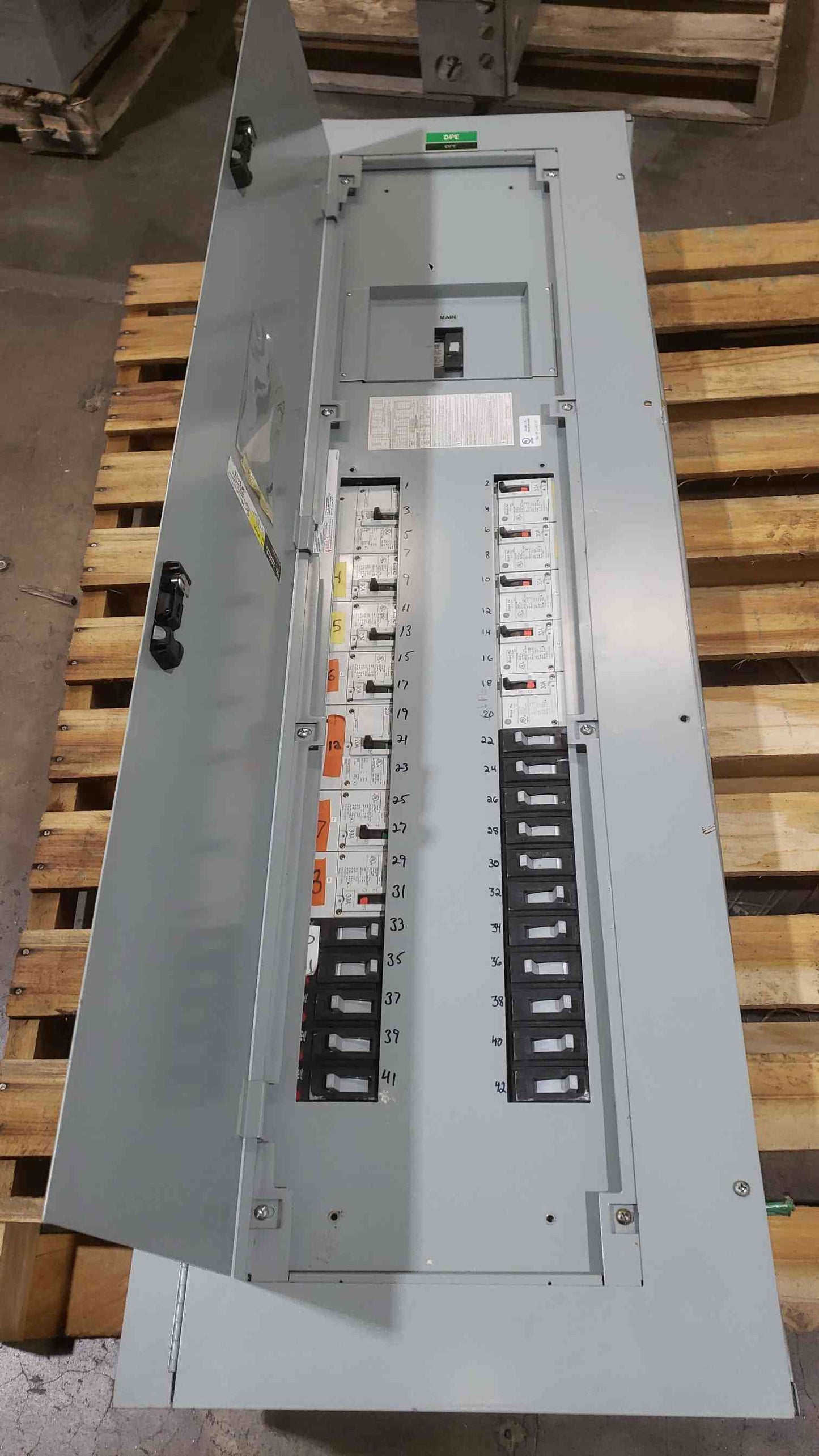 GE 225A 480Y/277 3PH 4W Panelboard 28 Breakers & Main (SKU: 112629)