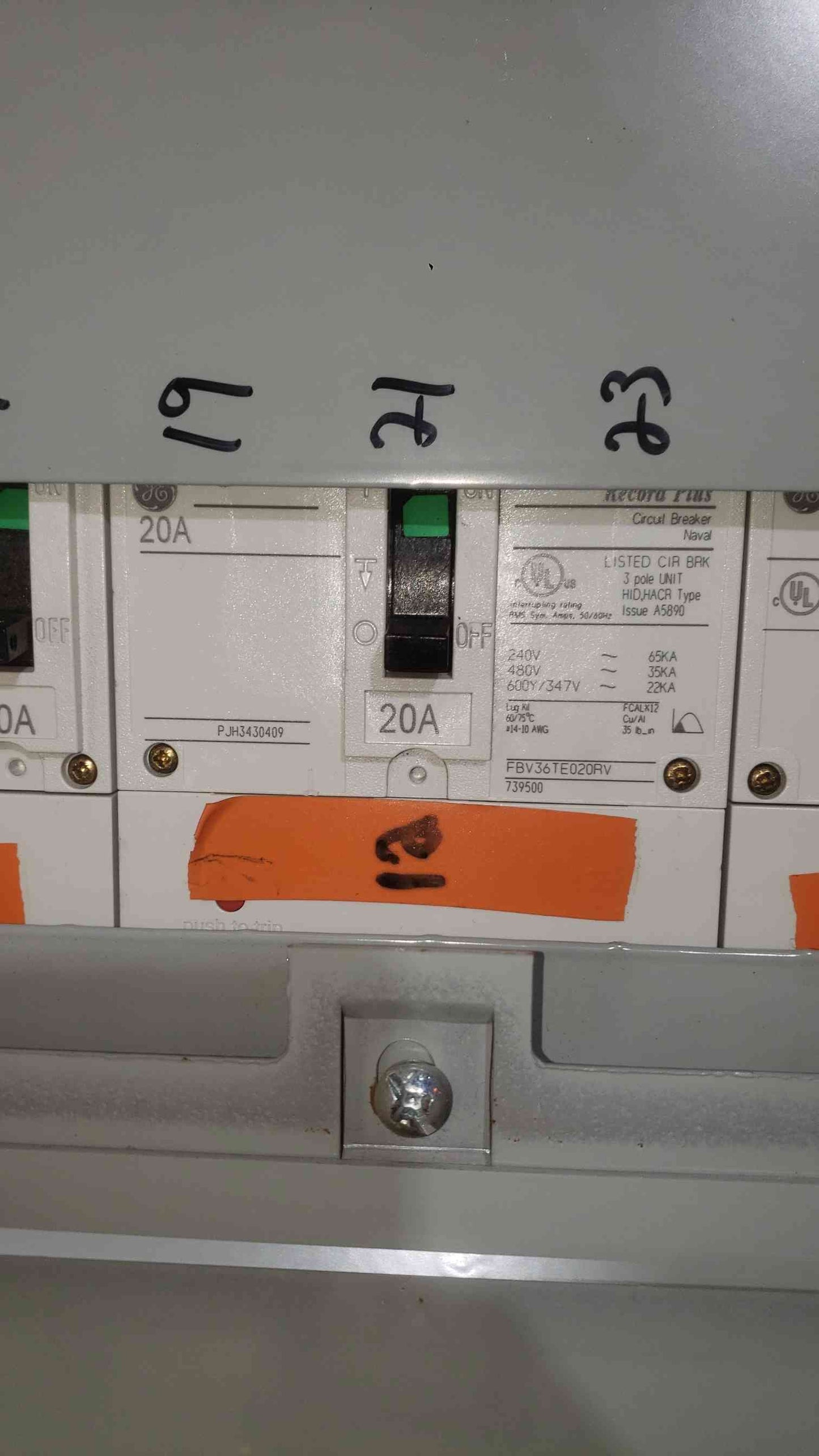 GE 225A 480Y/277 3PH 4W Panelboard 28 Breakers & Main (SKU: 112629)