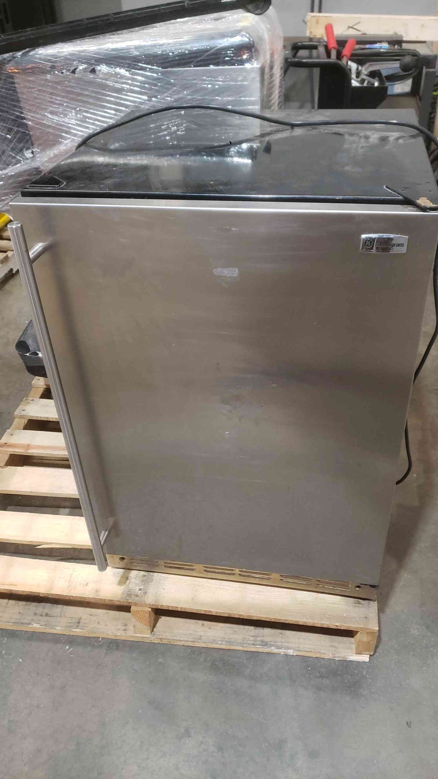GE 120VAC 1A Mini Household Refrigerator Z1FS240PASS (SKU: 112688)