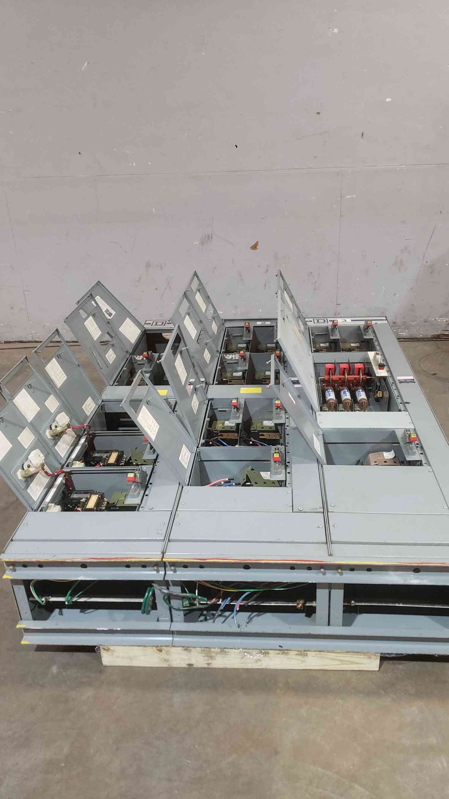 Square D 3 Section 600VAC Model 4 Control Center 300A/600A (SKU: 112593)