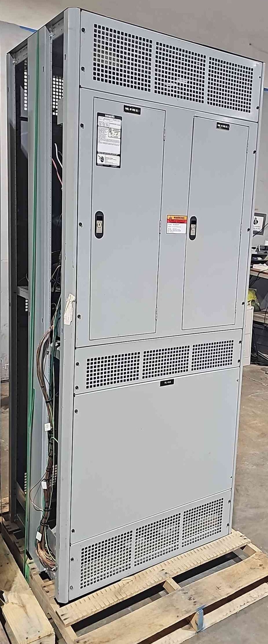75KVA Hammond Transformer 480v x 208/120v Switchboard w/ 2 Integrated Siemens 250A 120/208v Panelboards (112754).