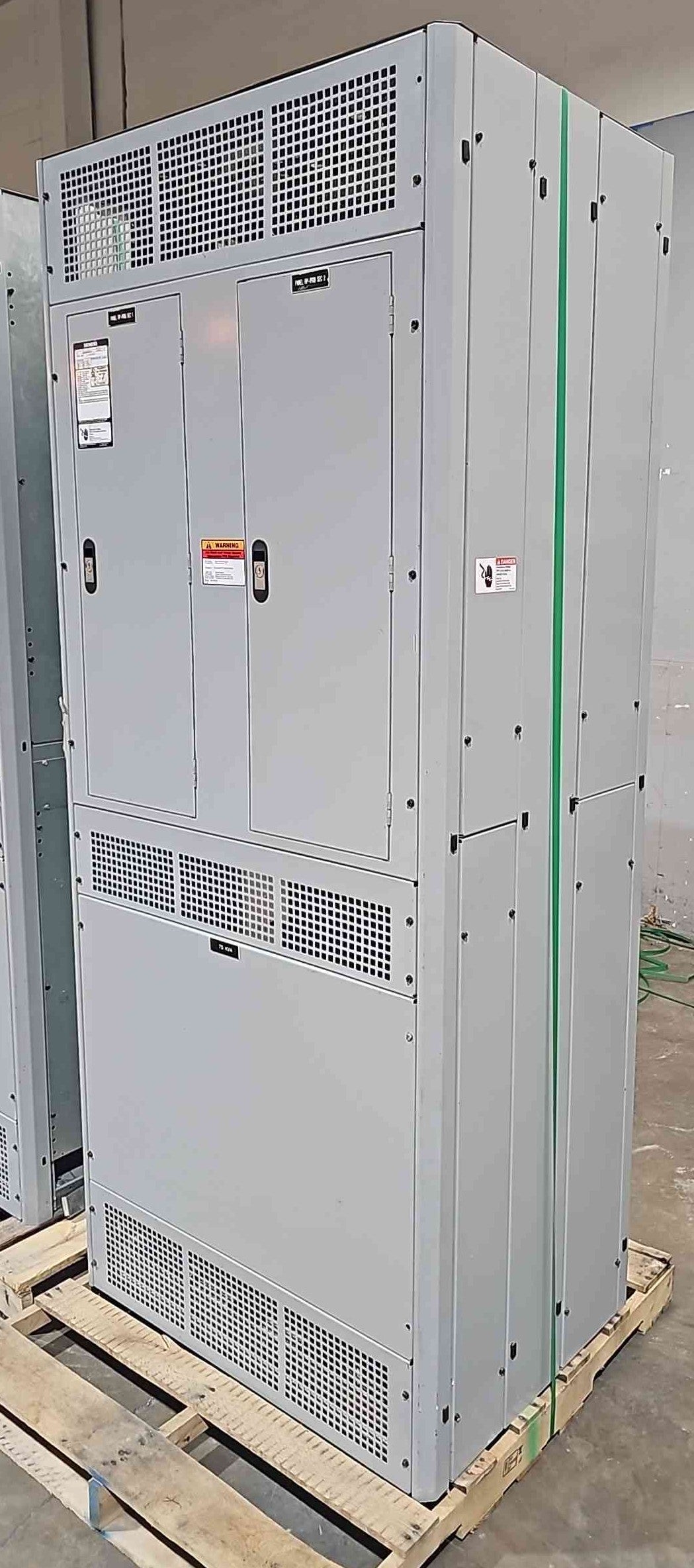 75KVA Hammond Transformer 480v x 208/120v Switchboard w/ 2 Integrated Siemens 250A 120/208v Panelboards (112754).