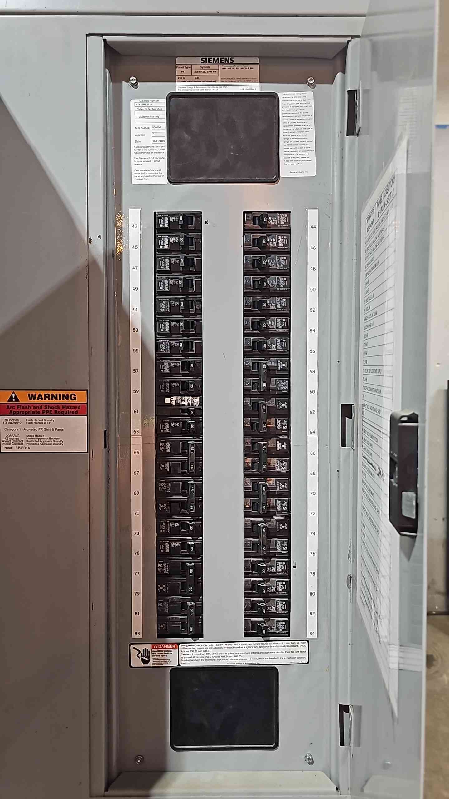 75KVA 480v x 208/120v Hammond Transformer w/ Integrated Siemens Panelboards 120/208v & 480v (112756)
