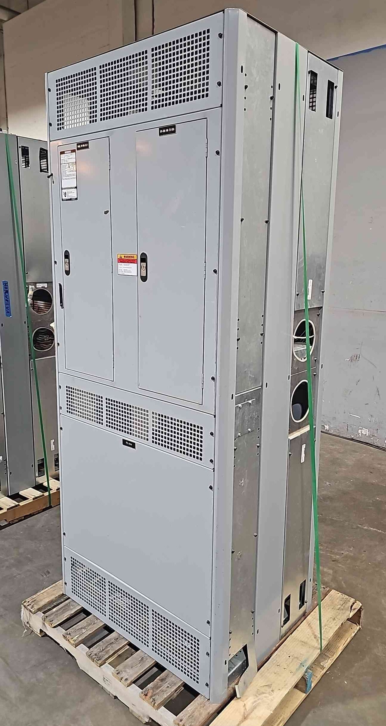 75KVA 480v x 208/120v Hammond Transformer w/ Integrated Siemens Panelboards 120/208v & 480v (112756)