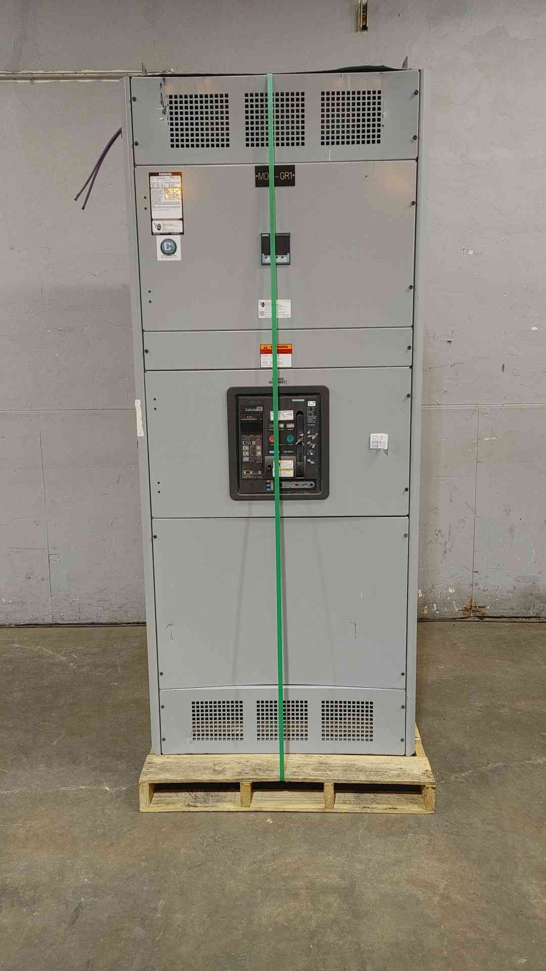 Siemens 3000A Cubicle Bus Switchgear Lineup 1x 3000A Main 2x 2500A Dist WLL2D330 & WLL2D325