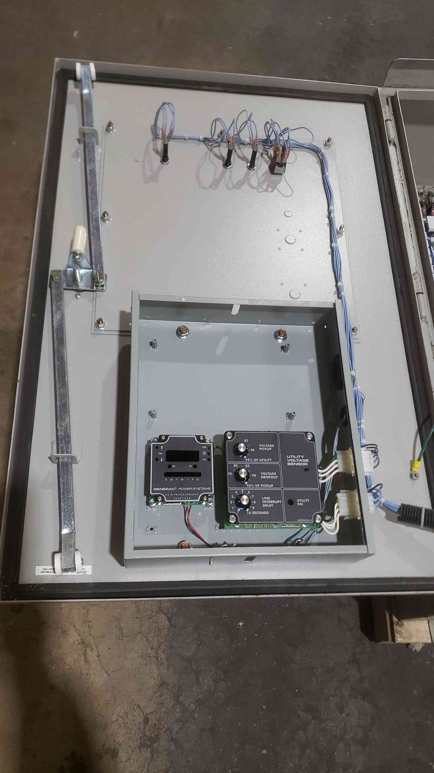 Generac GTS Series 100 Amp 3-Phase Automatic Transfer Switch 120/208V GTS010W-3G2LDNCY (SKU: 112833)