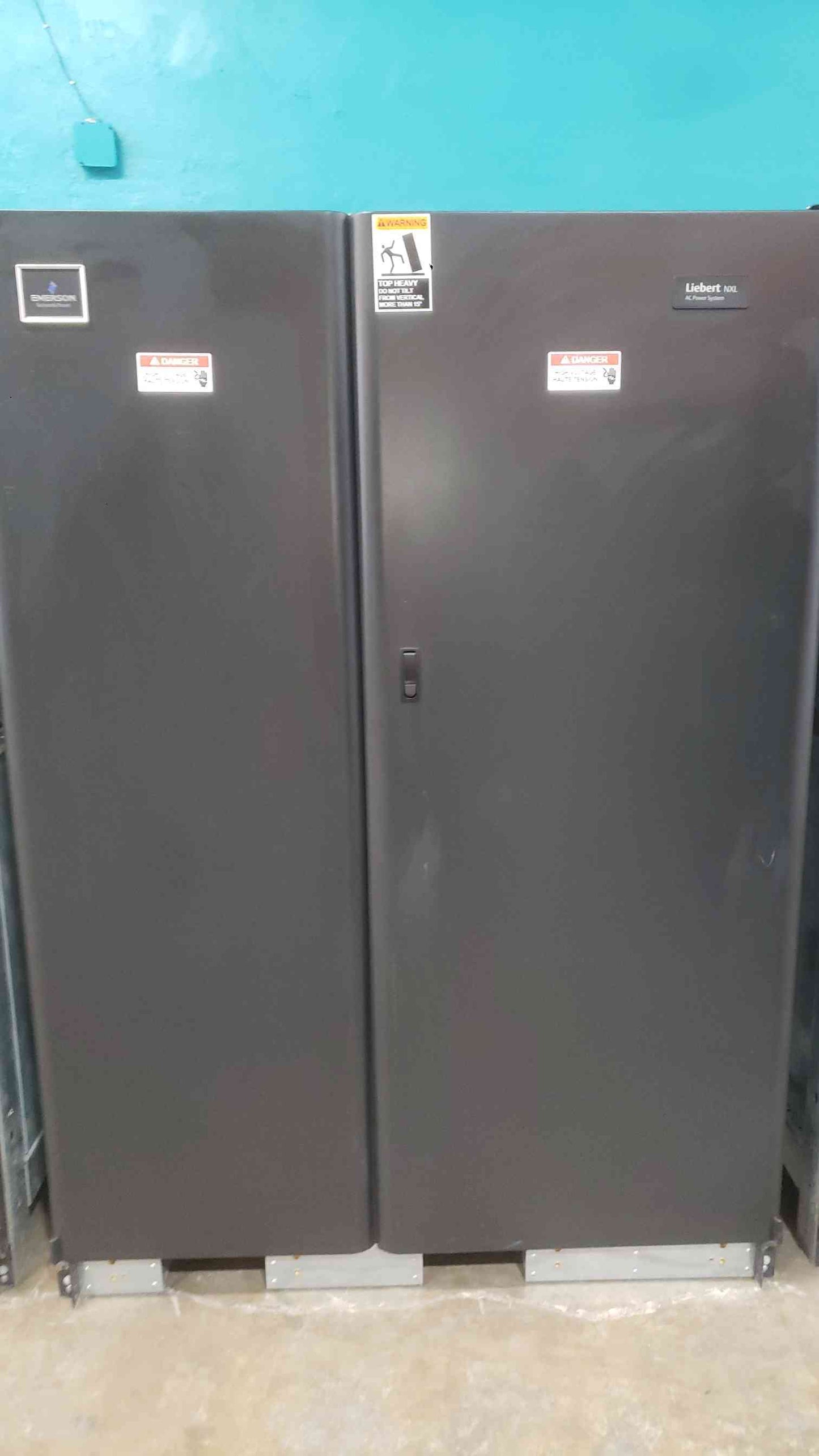 Emerson Liebert NXL 500kVA UPS 450kW 3-Phase 480V System with Battery Cabinets (SKU: 112932)