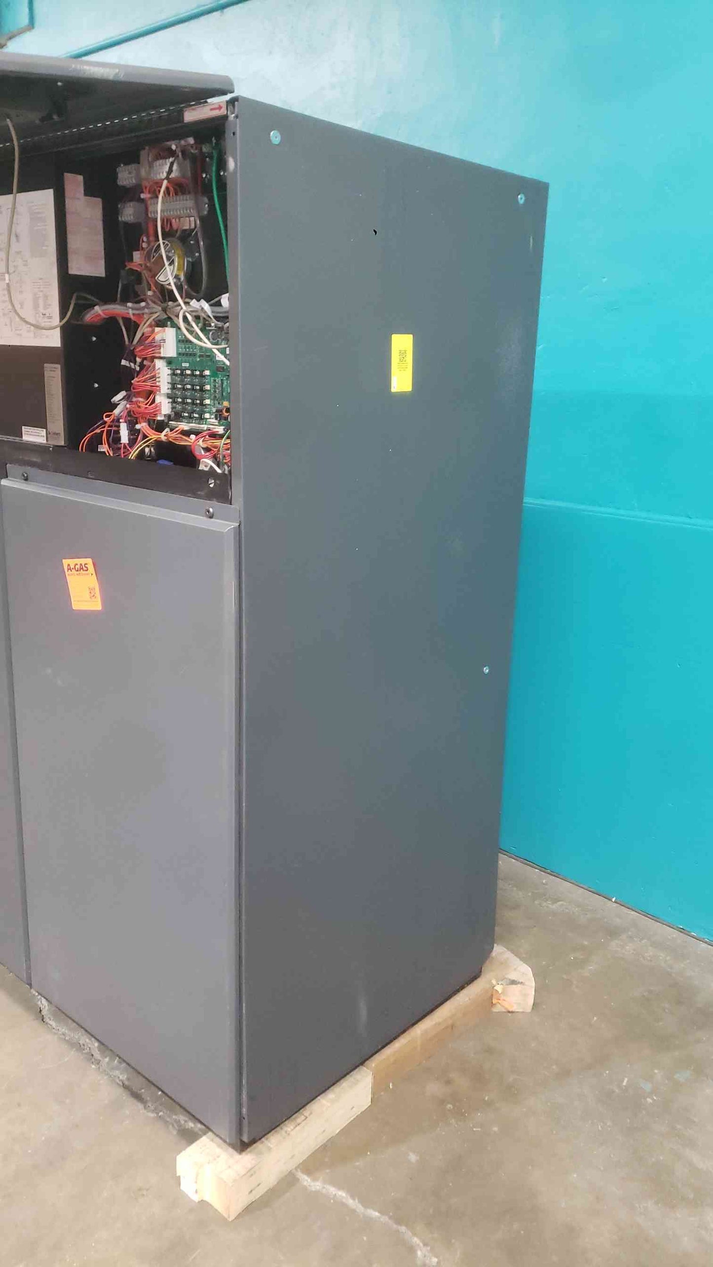 Liebert DS077ARA0EI340A Precision Cooling CRAC Unit 22-Ton Data Center AC 460V 3-Phase (SKU: 113035)