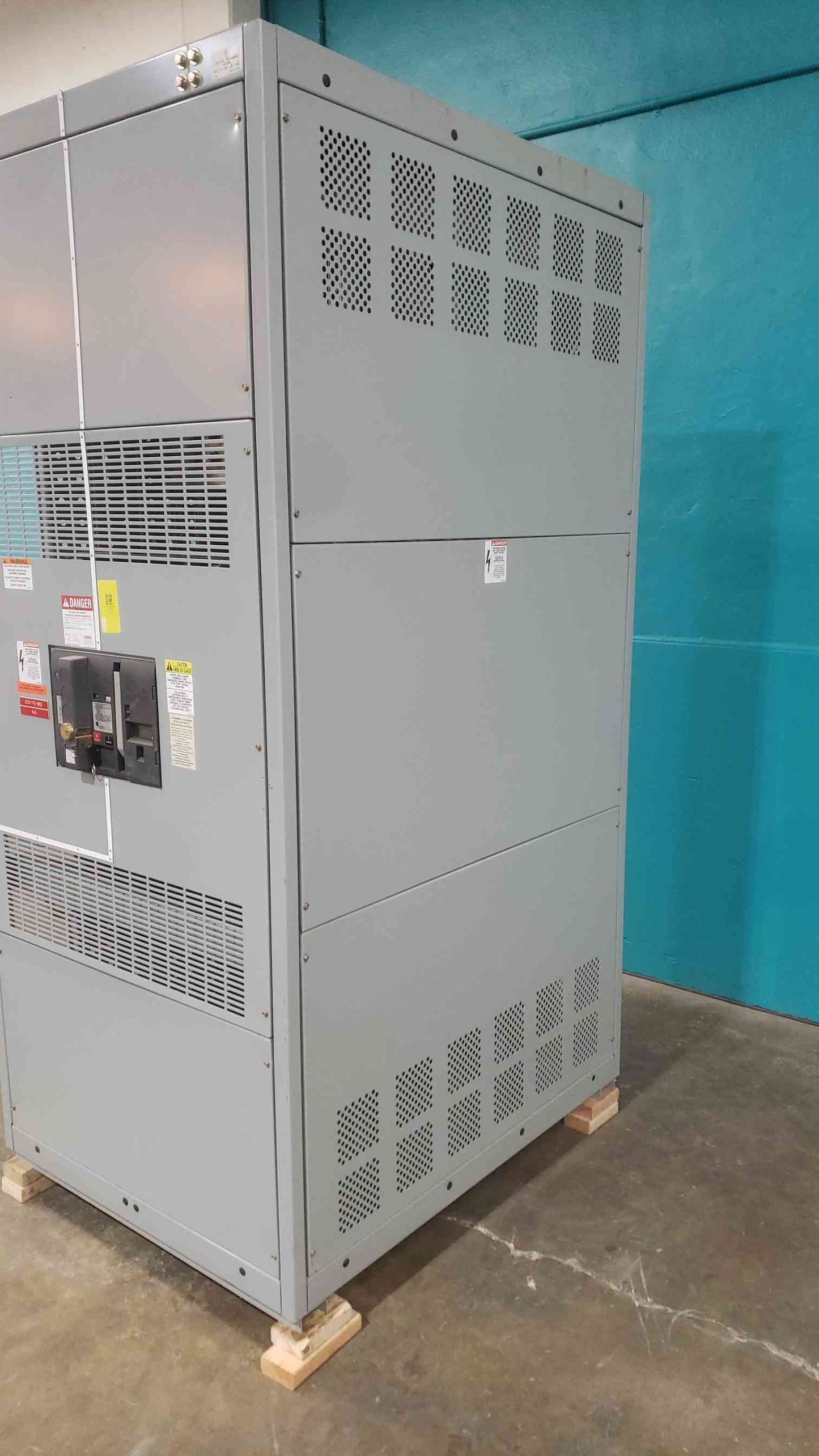 GE Power Break II SSD40B440H 4000A 3-Pole 600V Insulated Case Circuit Breaker in Switchboard Section (SKU: 113121)