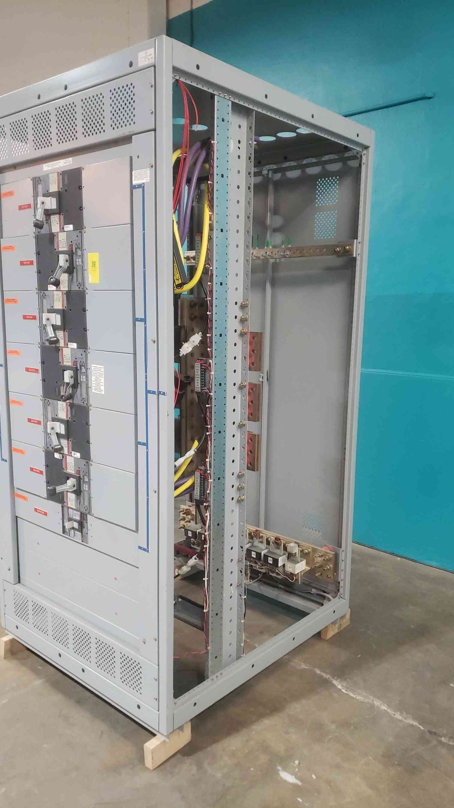 GE Spectra Series 4000A Switchboard Section | 480Y/277V 3PH 4W | (6) 800A & (1) 400A 3-Pole Breakers(SKU: 113125)