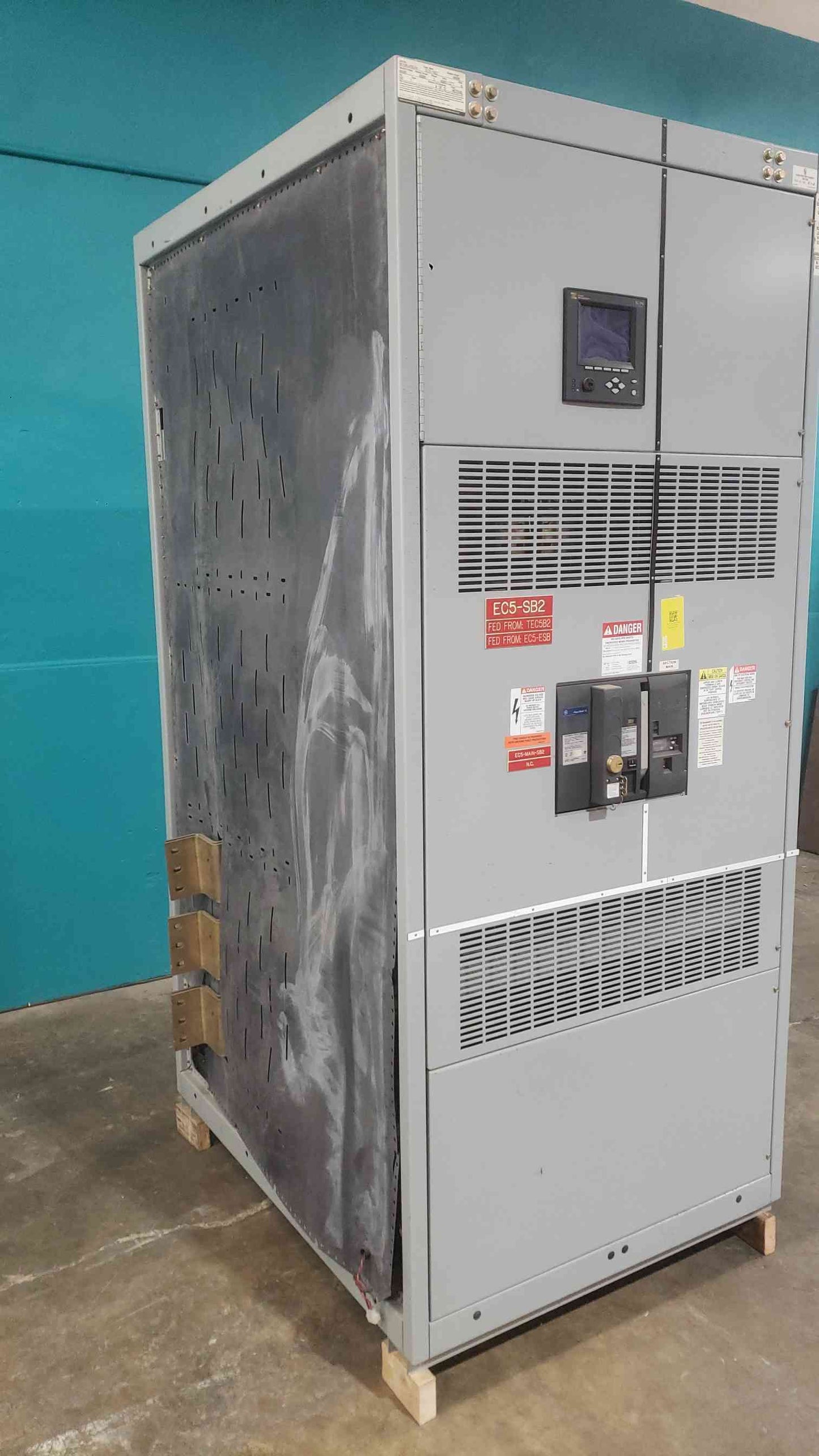 GE Spectra Series 4000 Amp Main Switchgear Section 480V 3PH Power Break II SSD40B440H (SKU: 113127)