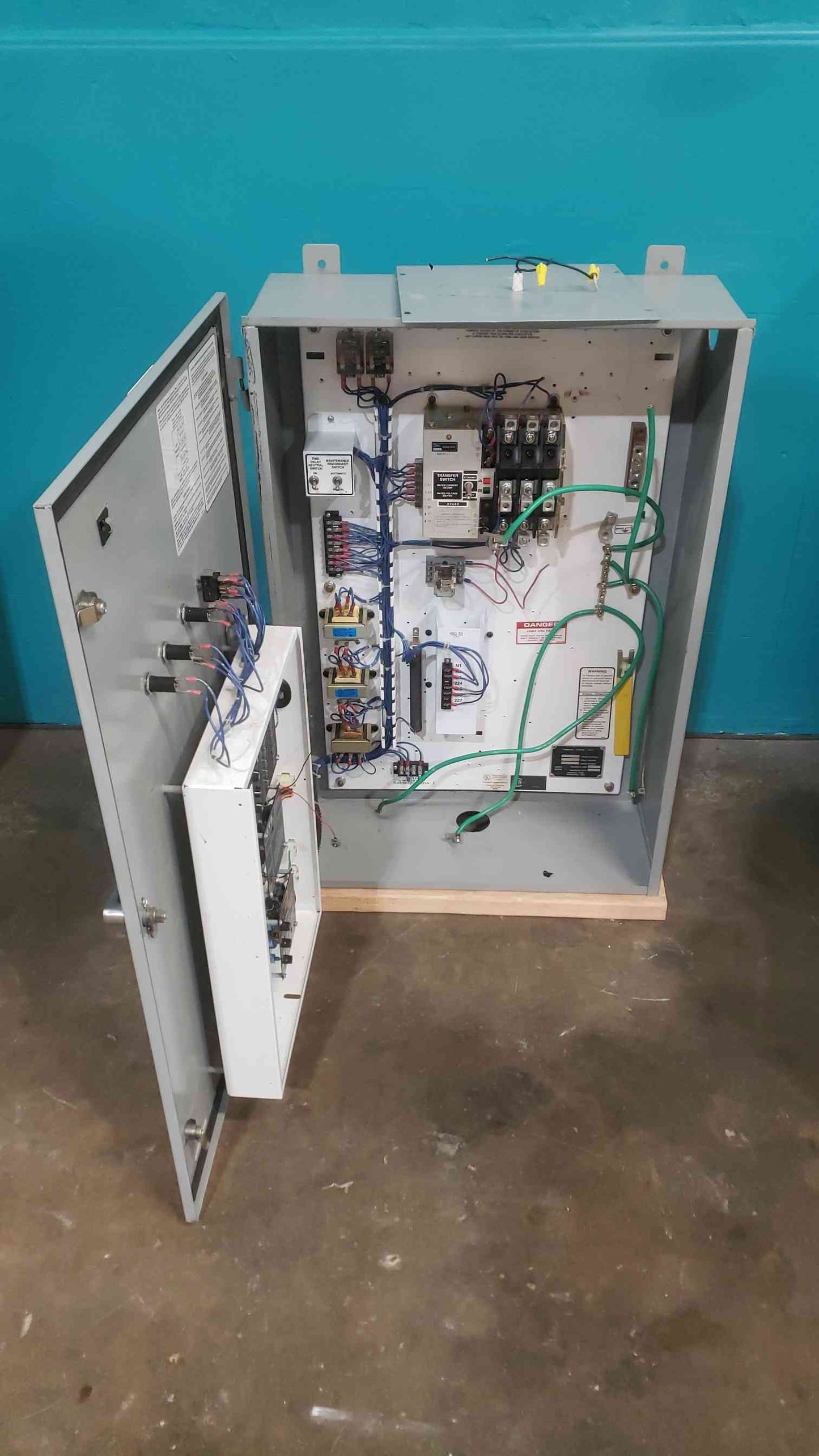 Generac 150 Amp Automatic Transfer Switch 120/240V Single Phase ATS 96A05509-W Enclosed Industrial
