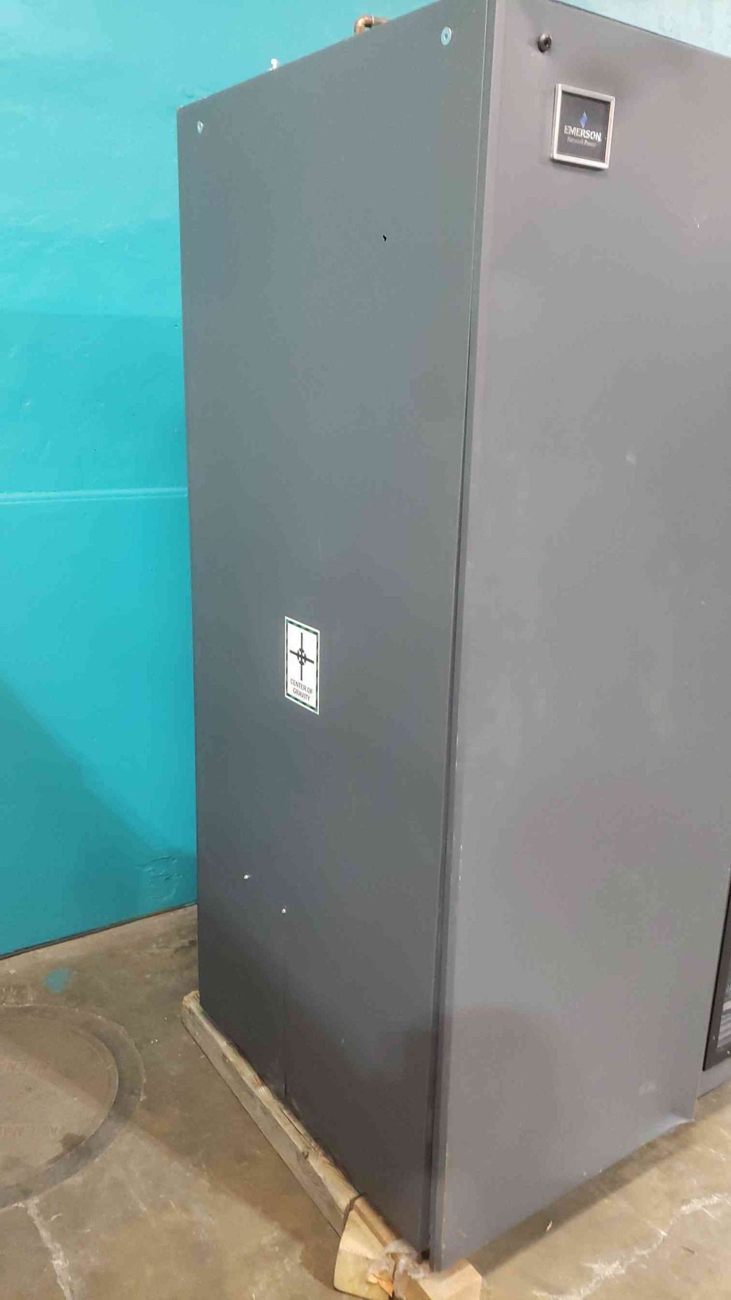 30 Ton Vertiv Liebert DS VS105K Upflow Glycol CRAC 460V 3PH (SKU: 113546)