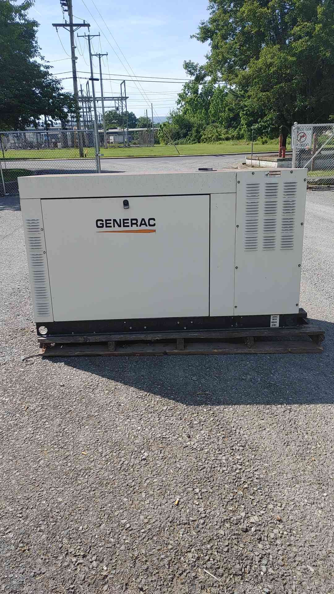 Generac QT02524CN3NA 25kW Standby Commercial Generator 120/208V 3 Phase 25 kW 317.5Hrs(SKU: 113585)