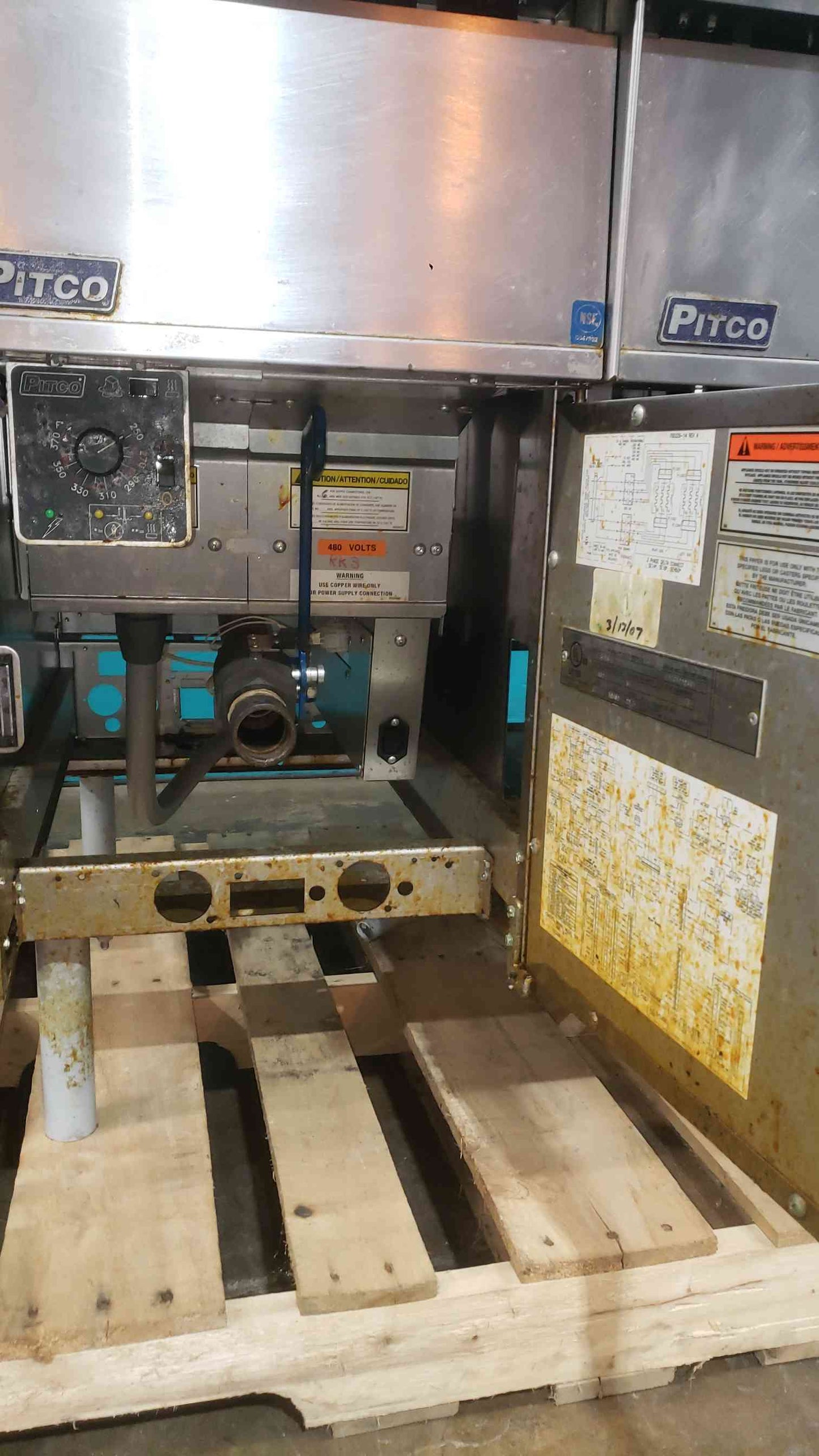 Pitco Commercial Deep Fryer w/ Integrated Dump Station Holding Cabinet (SKU: 113622)