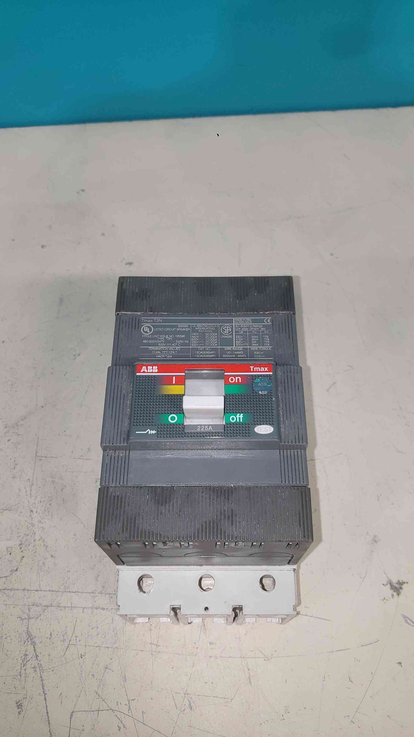 ABB Tmax T3N 225A Circuit Breaker 3 Pole 480V 600V MCCB 1SDA053694R1 1SDA053698R1 (SKU: 113644)