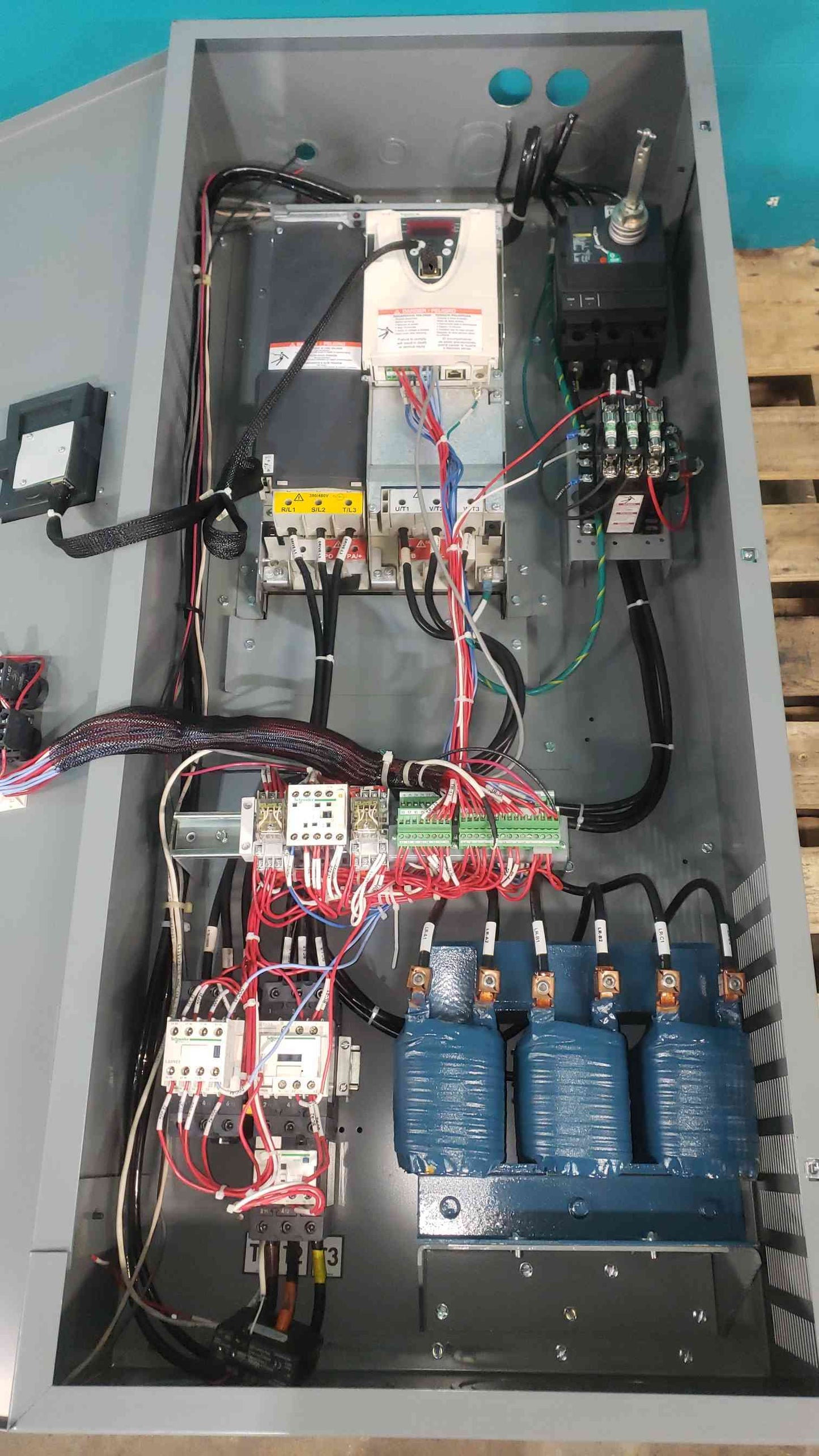 Square D E-Flex 30 HP VFD 480V 3 Phase Altivar 61 ATV61HD22N4 Enclosed Drive Class