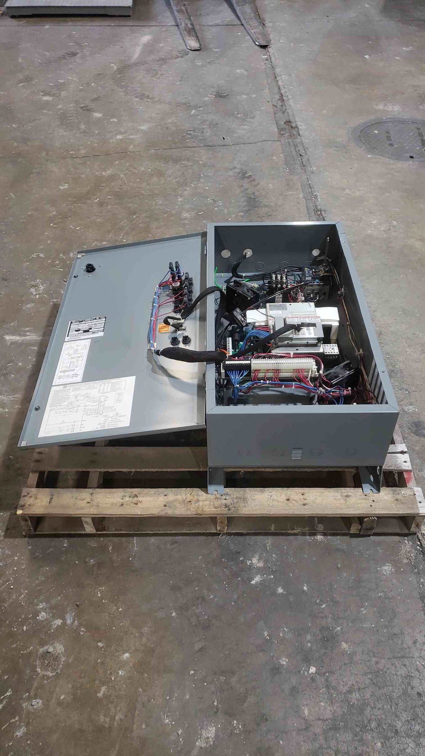 Square D Econoflex VFD 25 HP 460V Class 8839 58ELG4VW Altivar FLEX58KD23N4 Drive