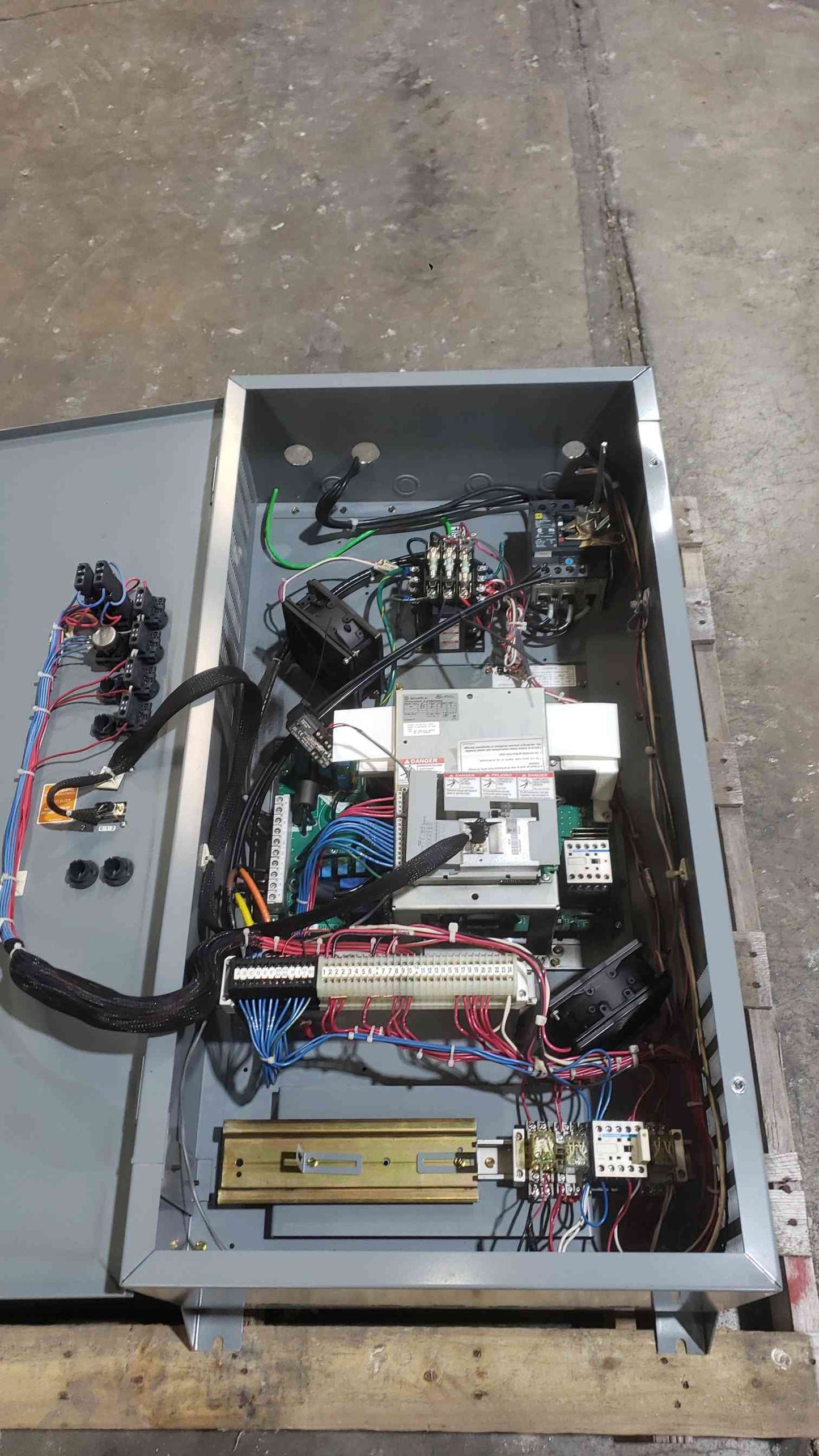 Square D Econoflex VFD 25 HP 460V Class 8839 58ELG4VW Altivar FLEX58KD23N4 Drive