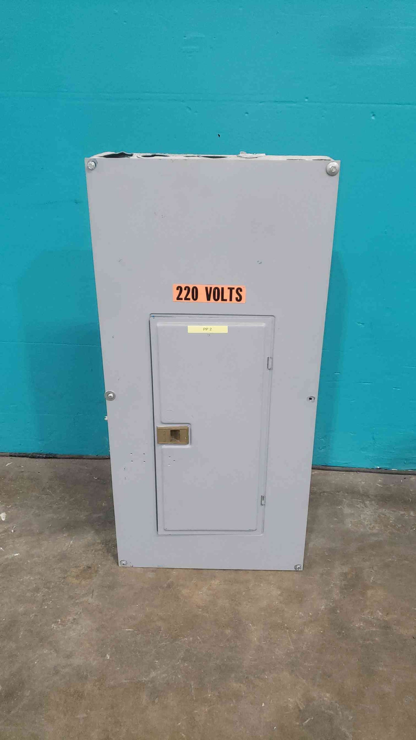 Square D QO 3 Phase Panelboard 100A Main Breaker 2x 20A 3-Pole QOC30U 120/208V Panel