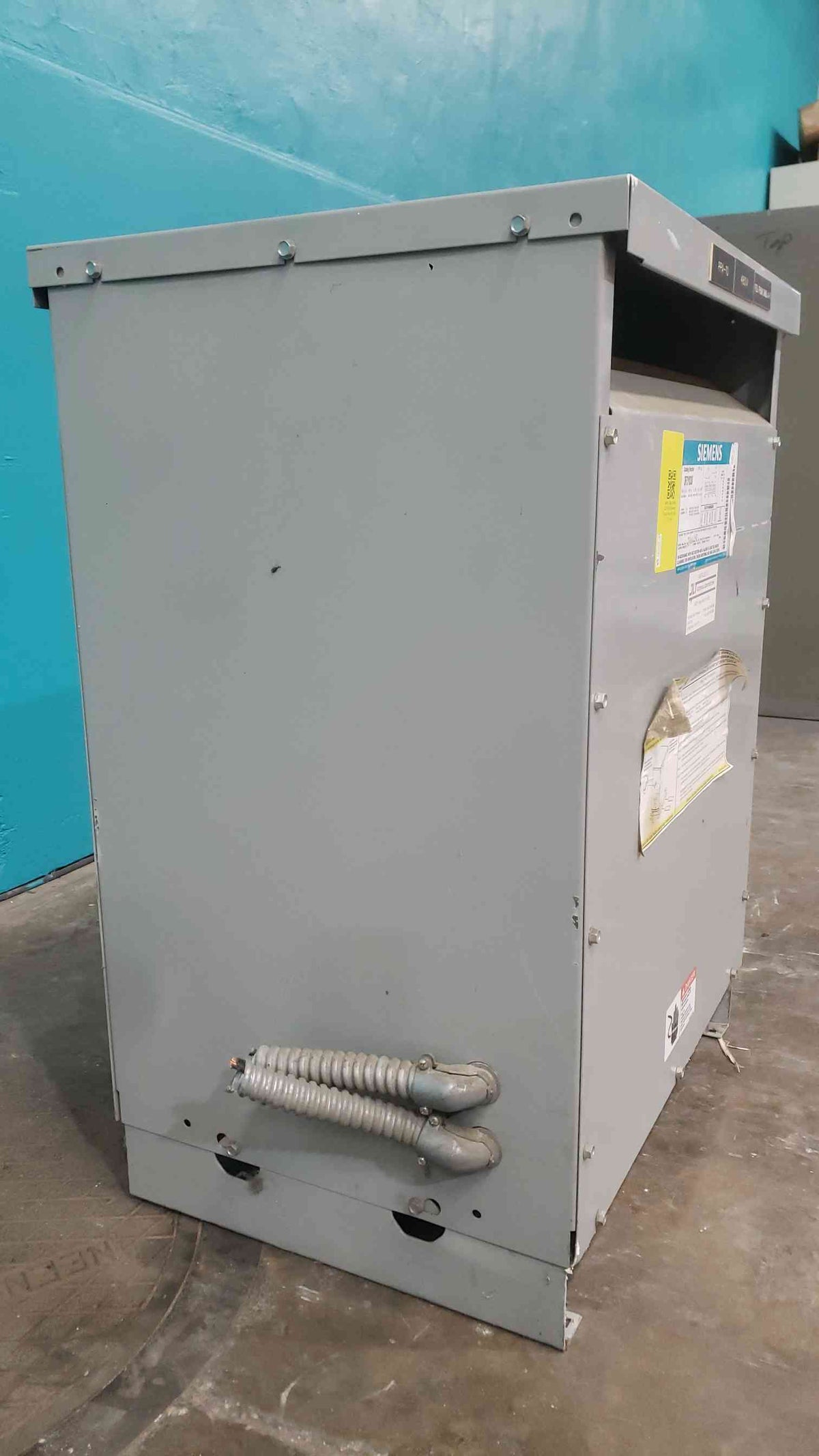 Siemens 3F3Y030 30 KVA 3 Phase Dry Type Transformer 480V to 208Y/120V Step Down