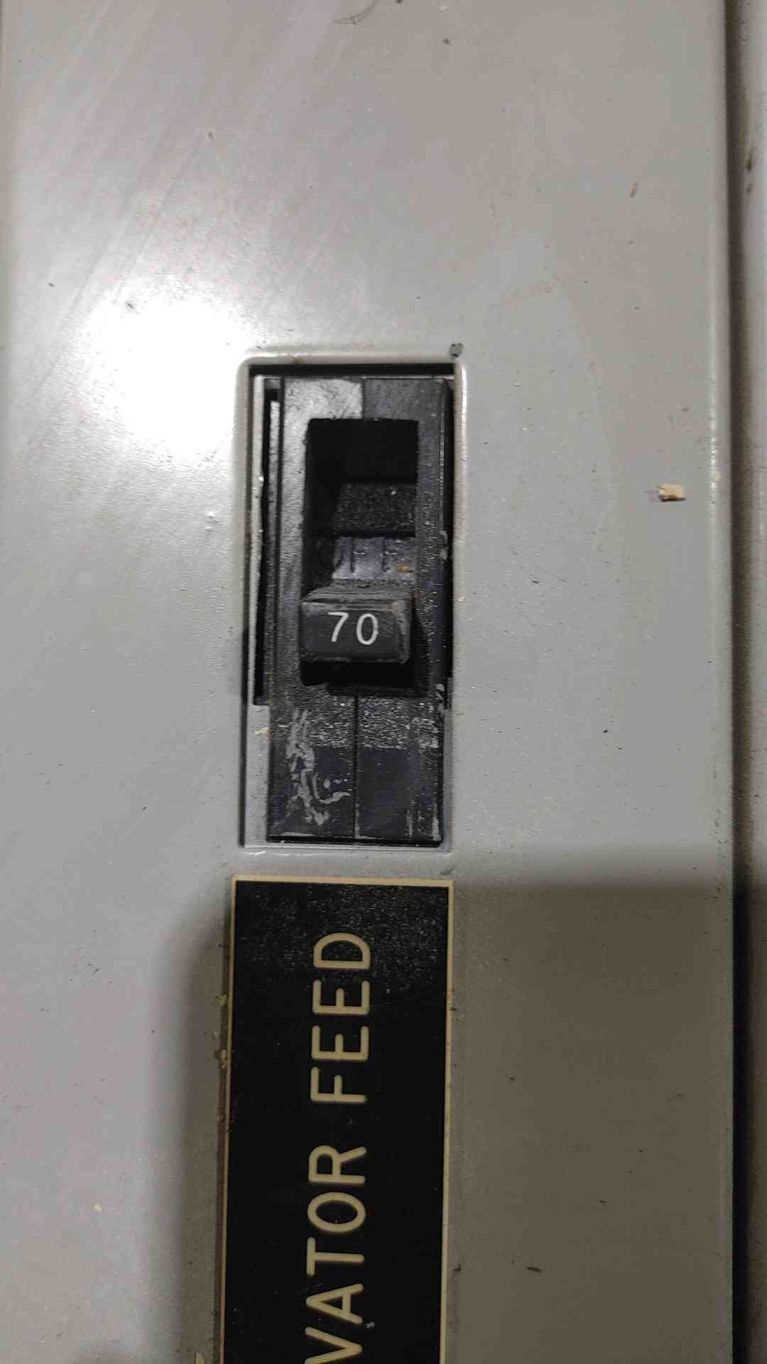 Siemens SB 800A 480V 3 Phase Switchboard Section 250A 125A 100A 3-Pole Breakers