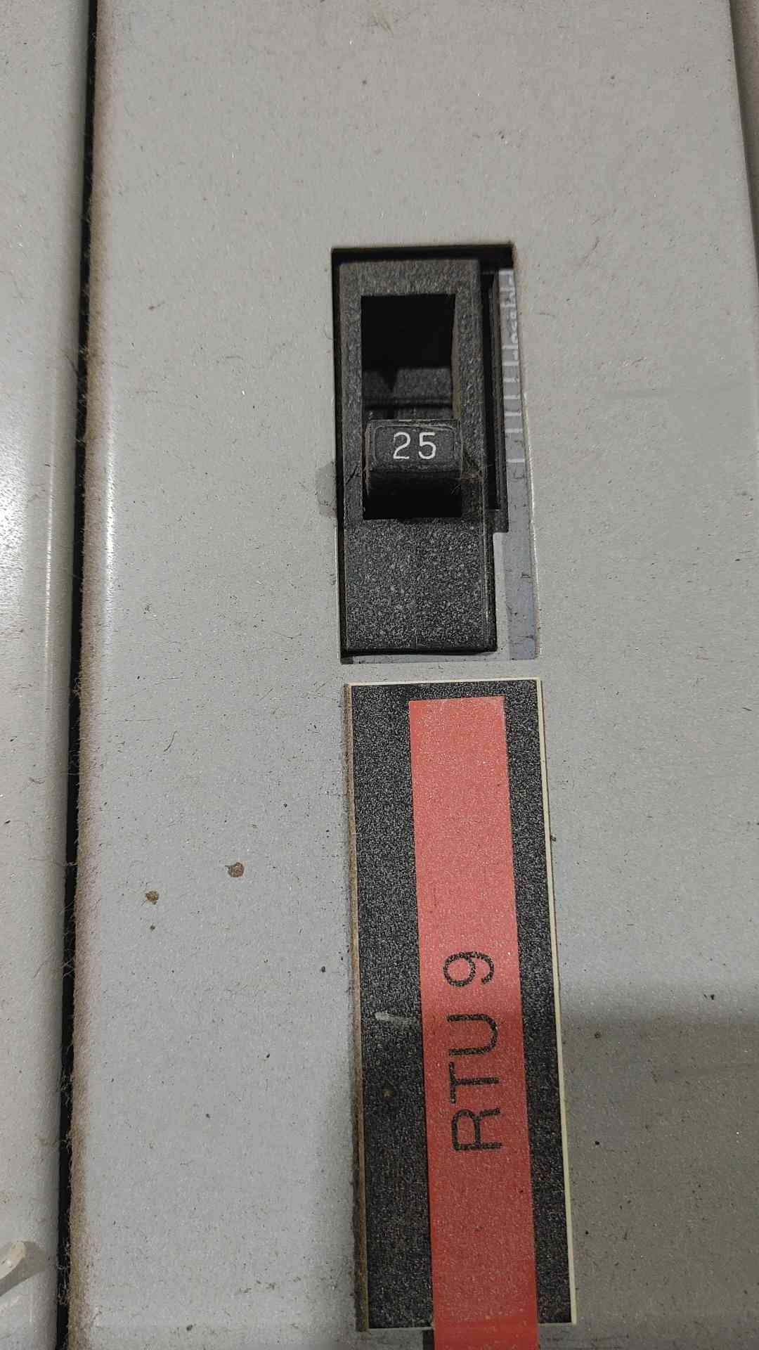Siemens SB 800A 480V 3 Phase Switchboard Section 250A 125A 100A 3-Pole Breakers