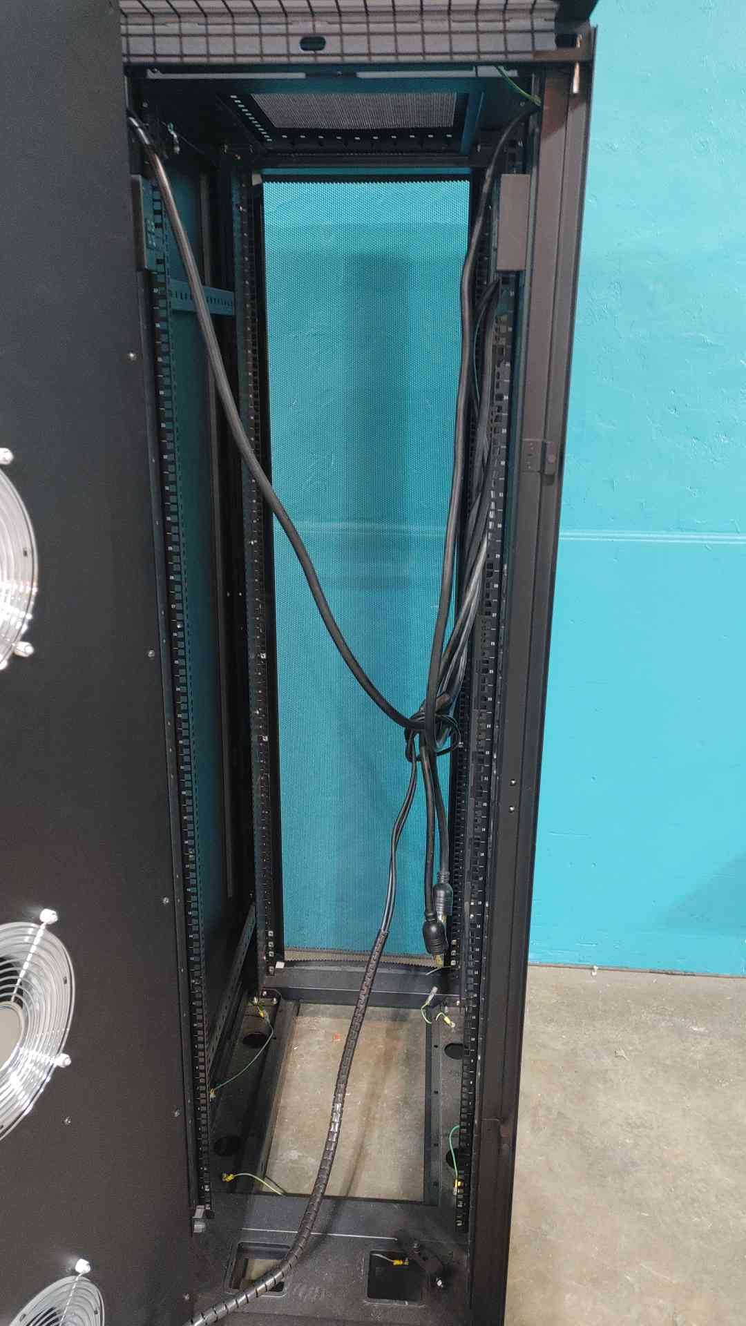 APC ACF102BLK Rack Air Removal Unit NetShelter Server Enclosure Cooling Fan 230V