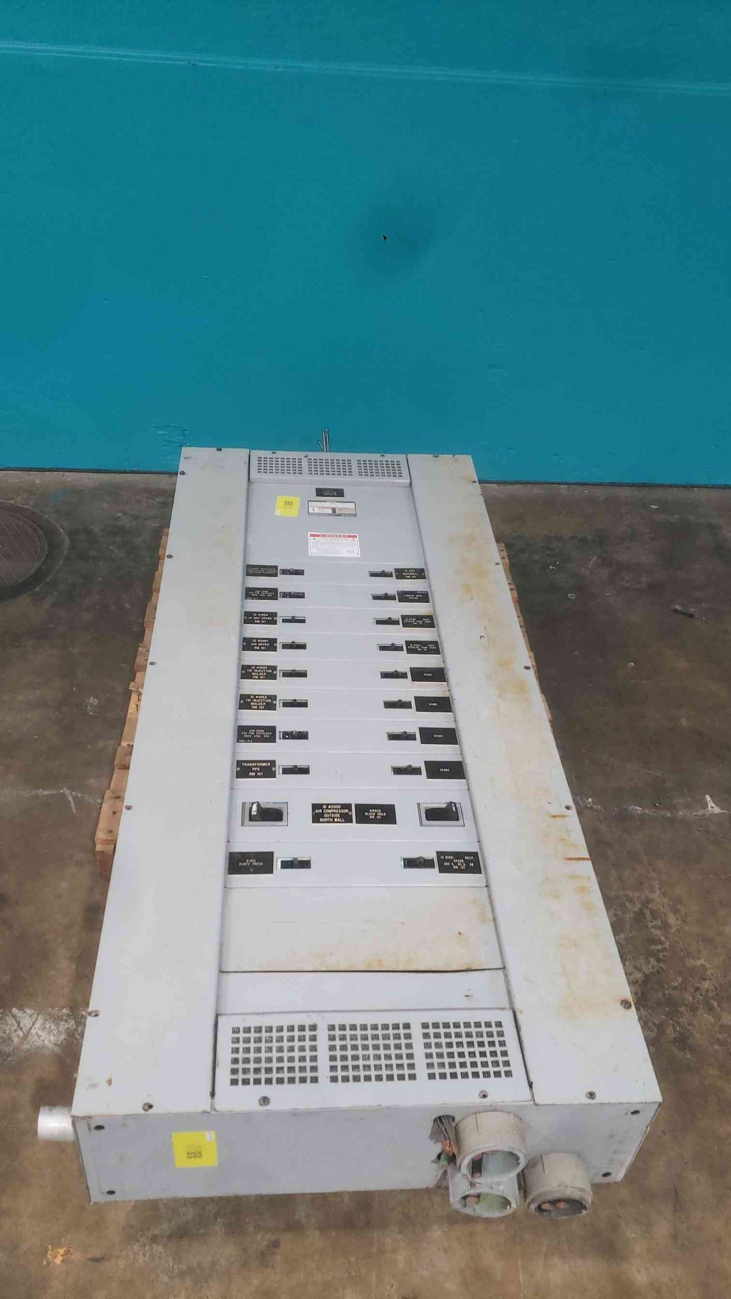 Siemens 800 Amp 480V 3 Phase Distribution Panel Board W/ 200A 100A Breakers